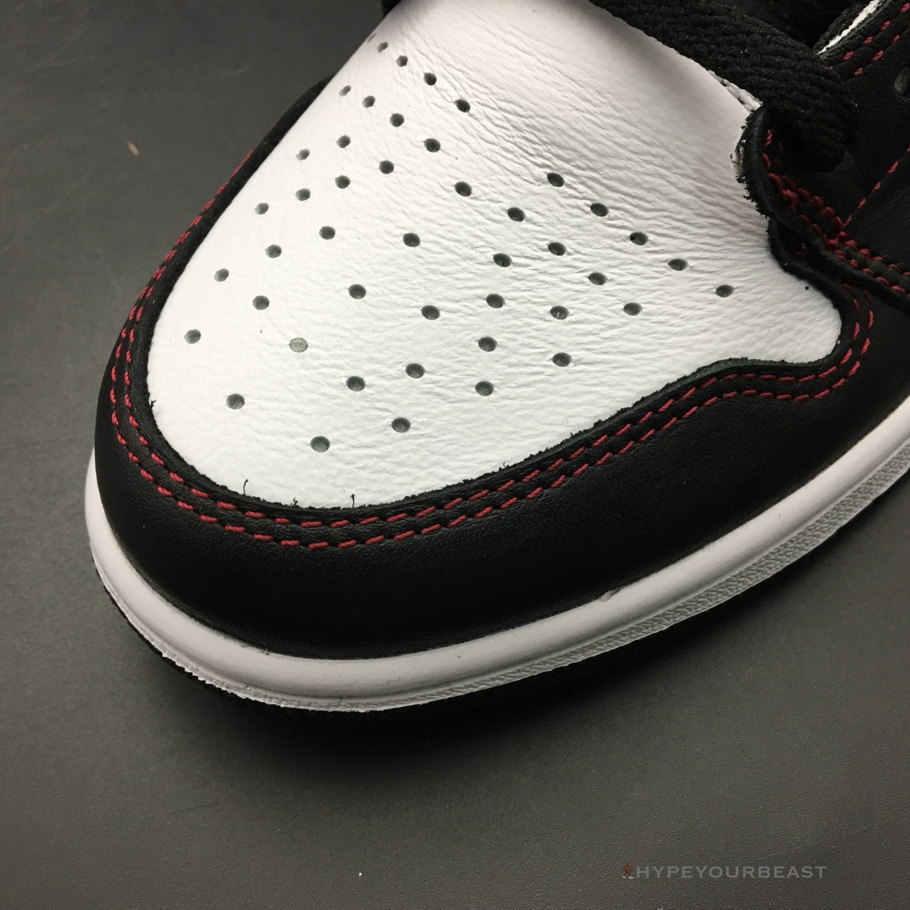 Air Jordan 1 Retro High Defiant White Retro Red