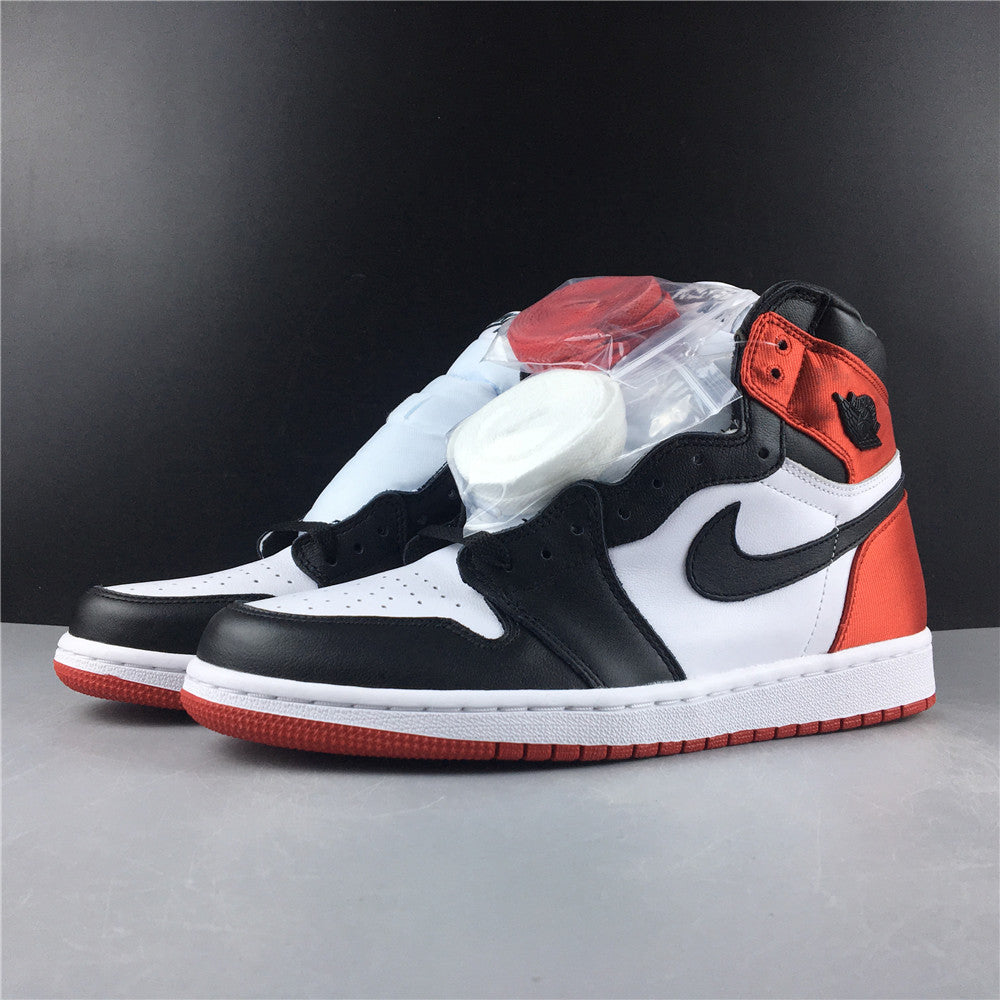 Air Jordan 1 Retro High WMNS 'Satin Black Toe'