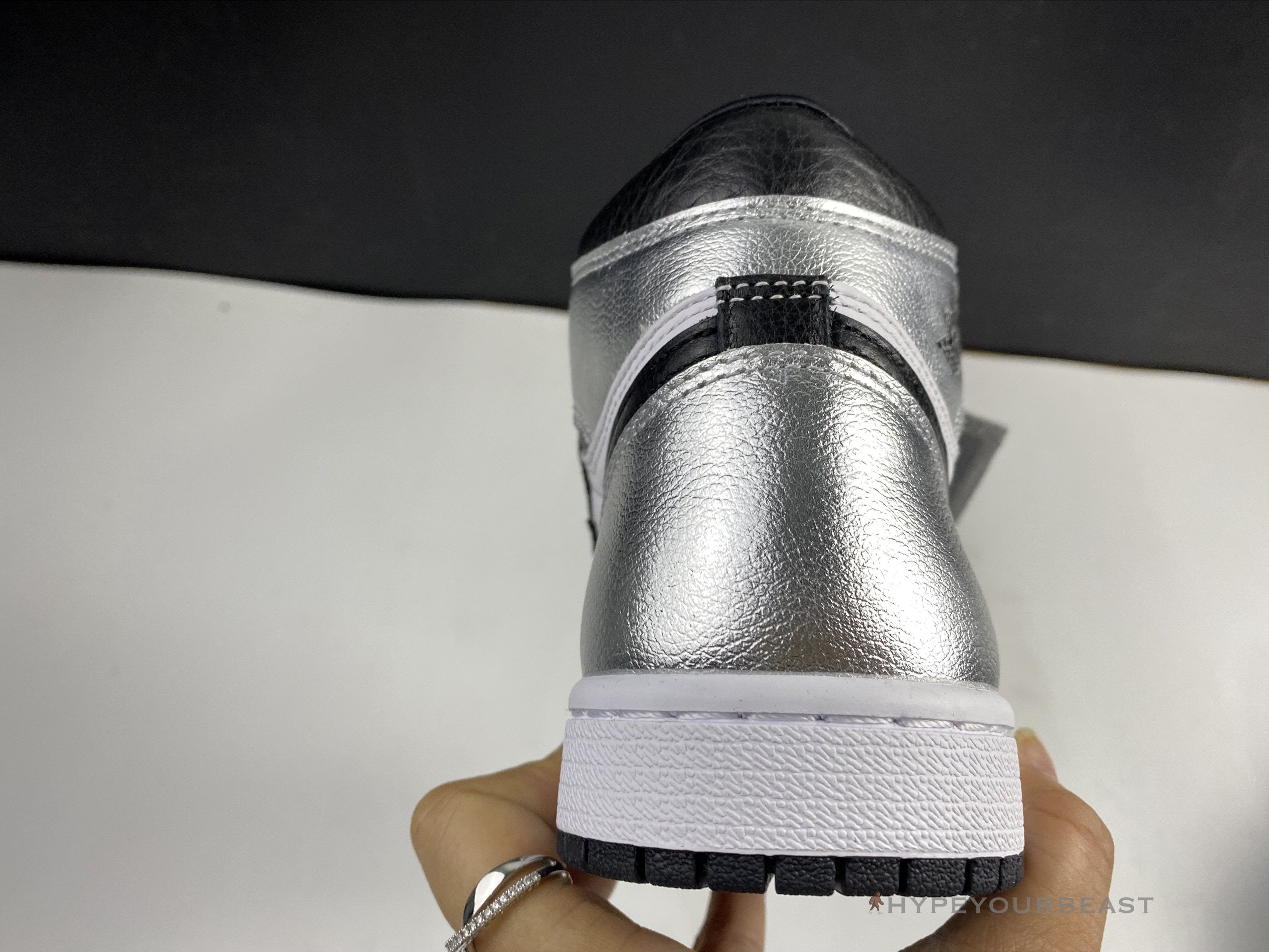 Air Jordan 1 Retro High Silver Toe