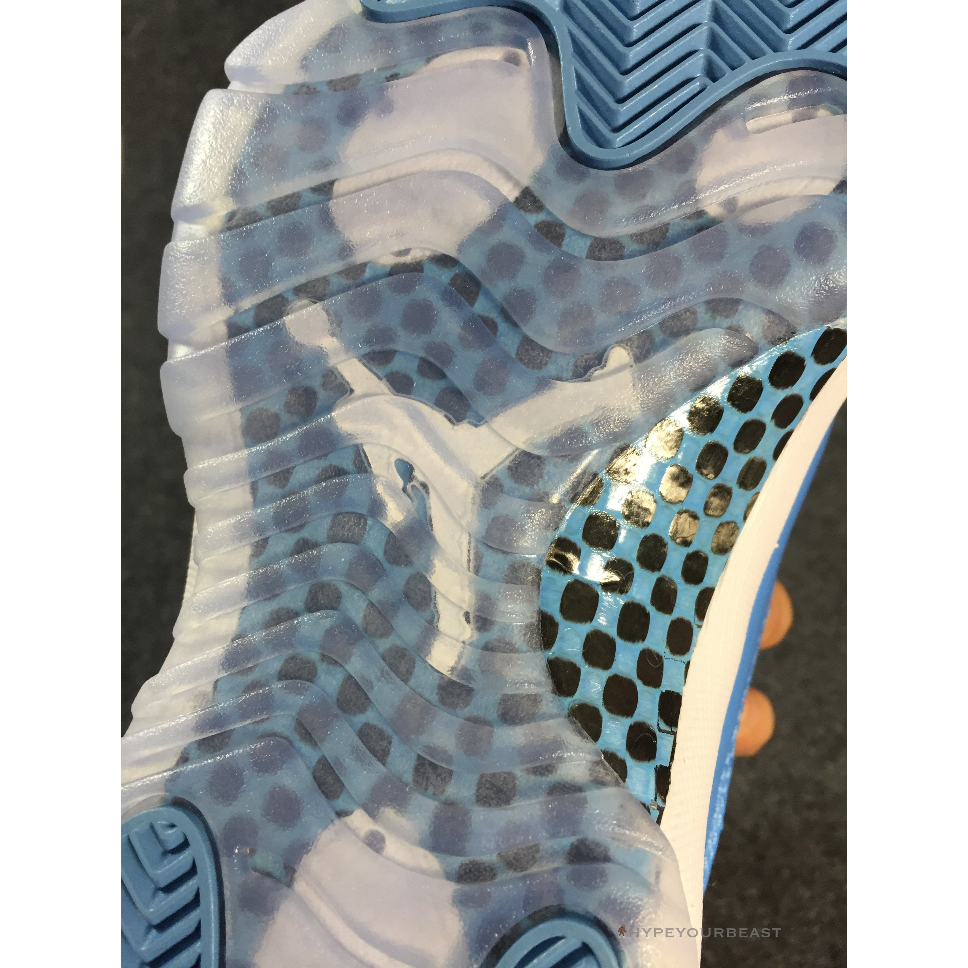 Air Jordan 11 Low 'University Blue'