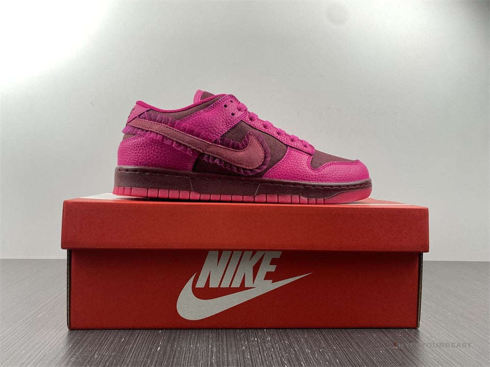 Nike Dunk Low Valentines Day (2022)