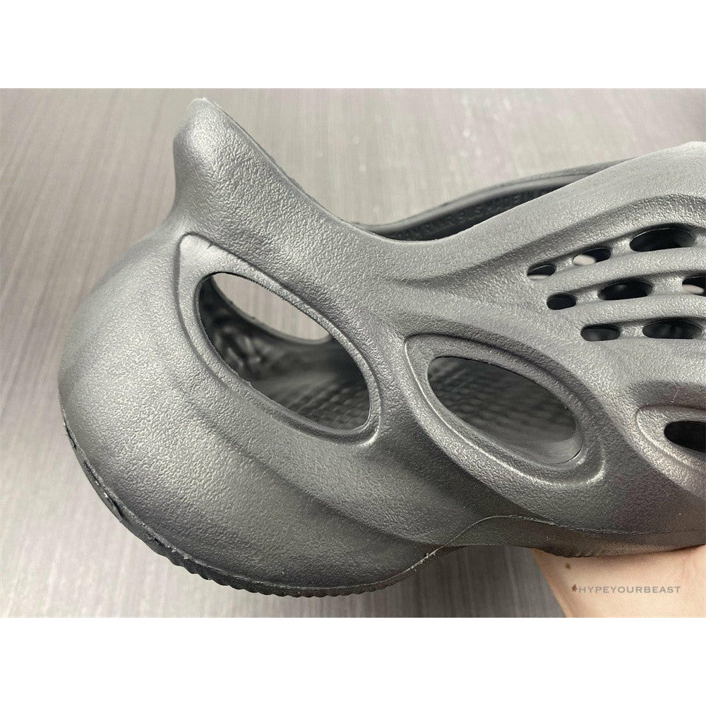 Yeezy Foam RNNR Onyx