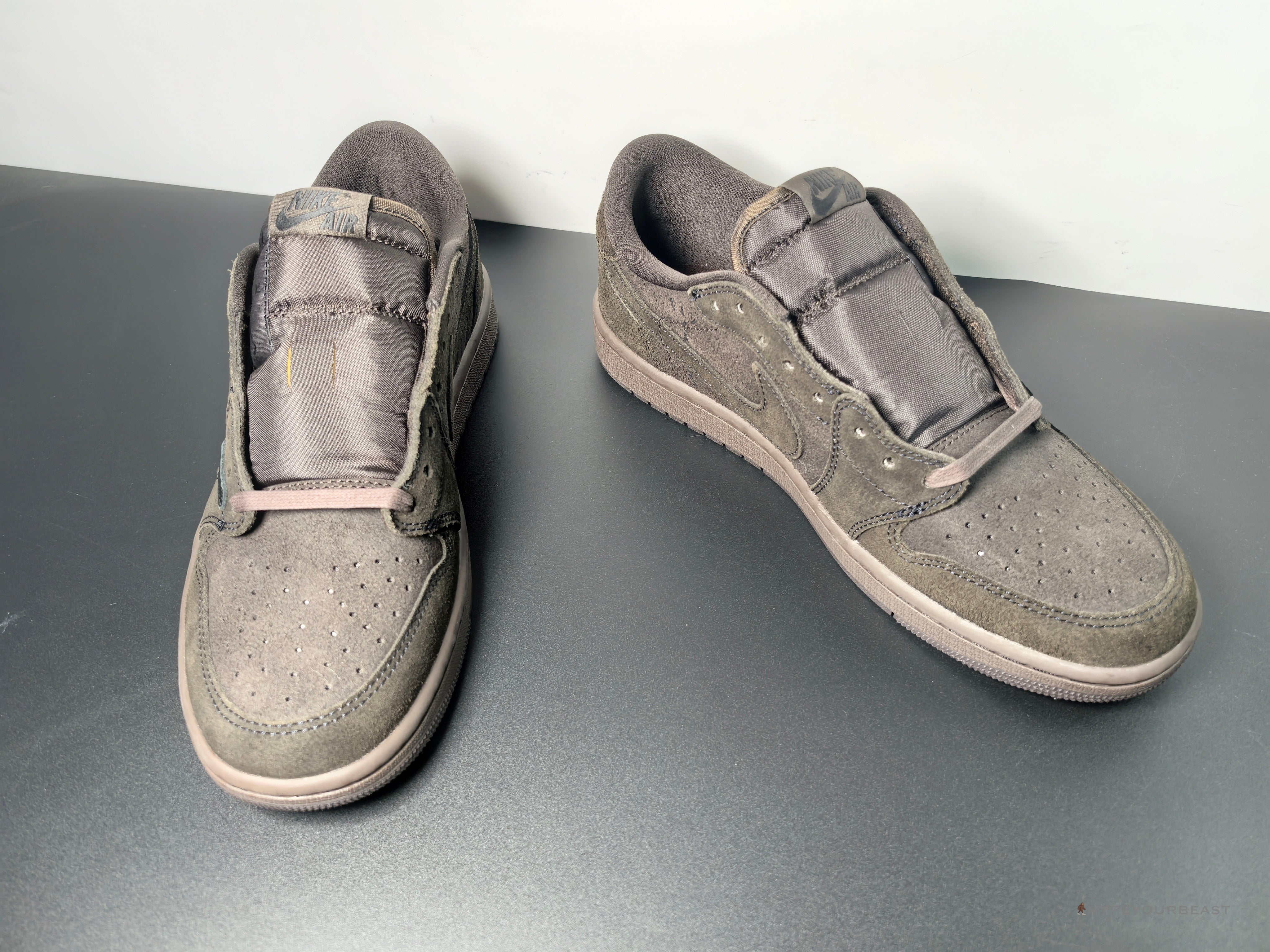 Air Jordan 1 x Travis Scott 'Velvet Brown'