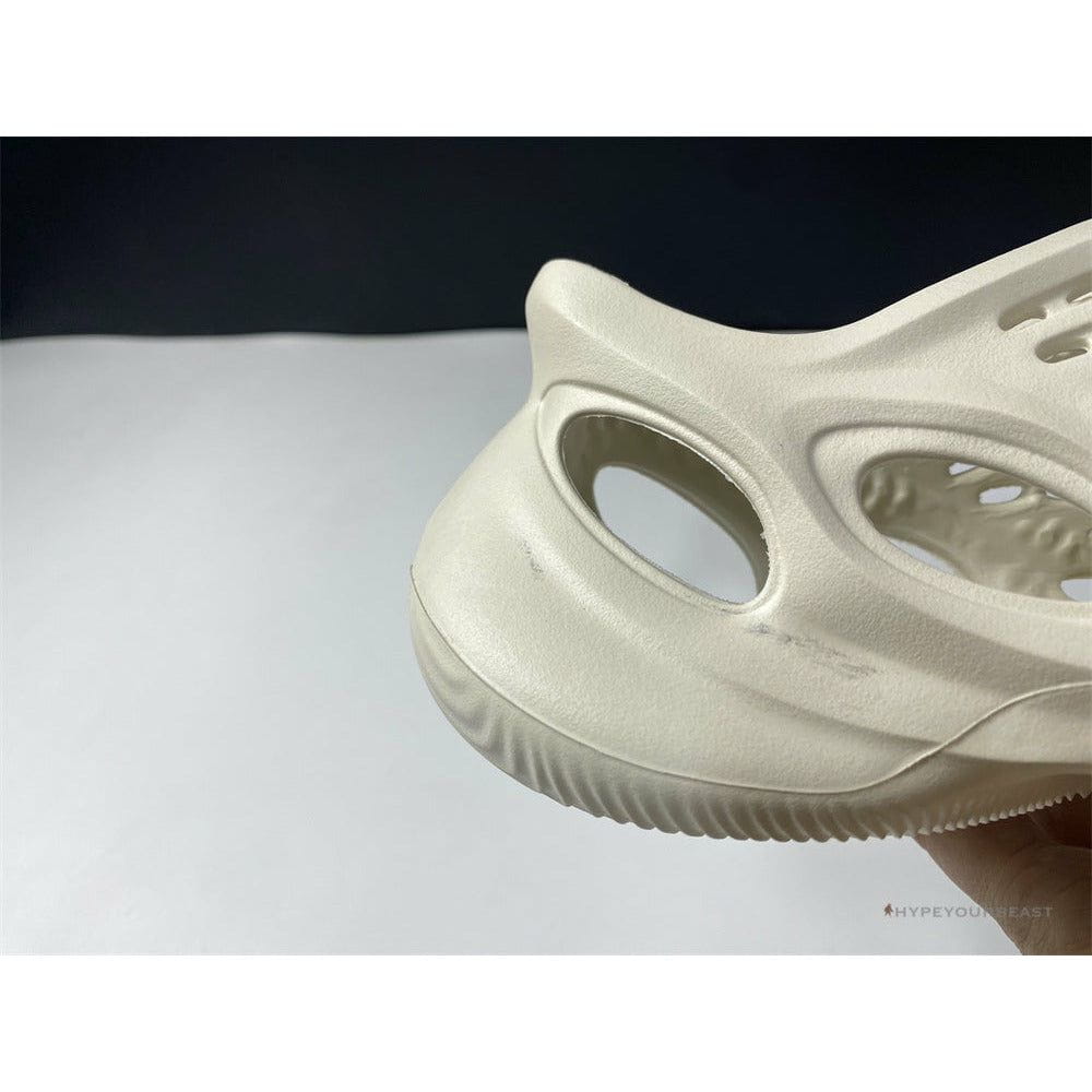 Yeezy Foam RNNR Ararat