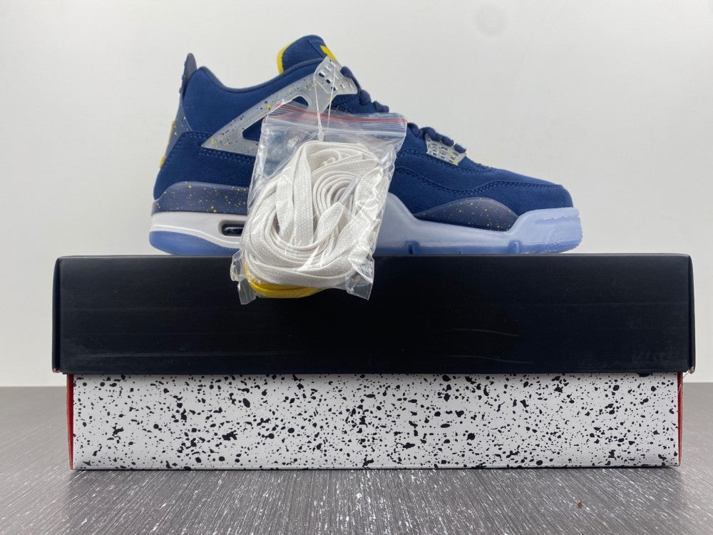 Air Jordan 4 Michigan Blue