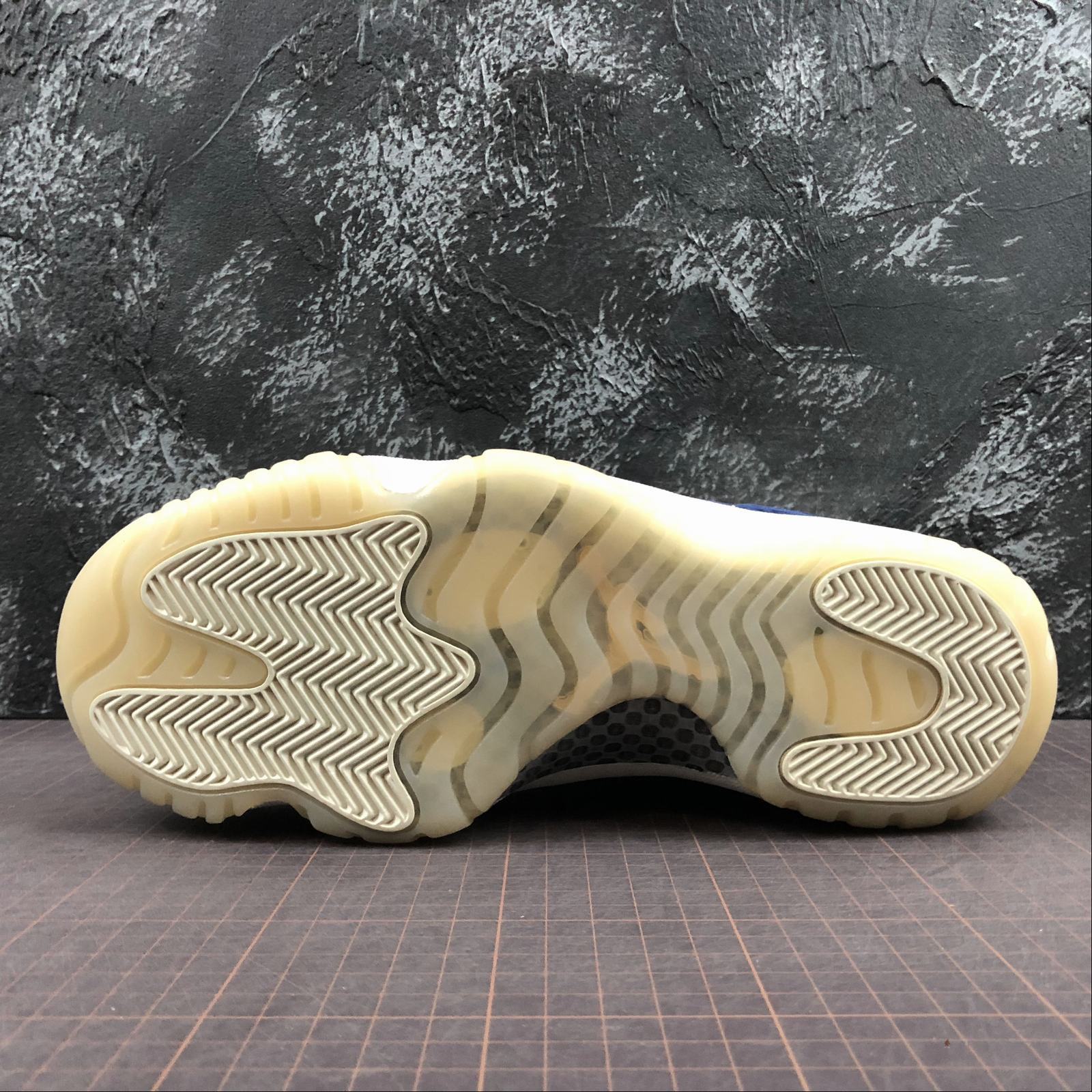 Air Jordan 11 Low 'Velvet Midnight Navy'