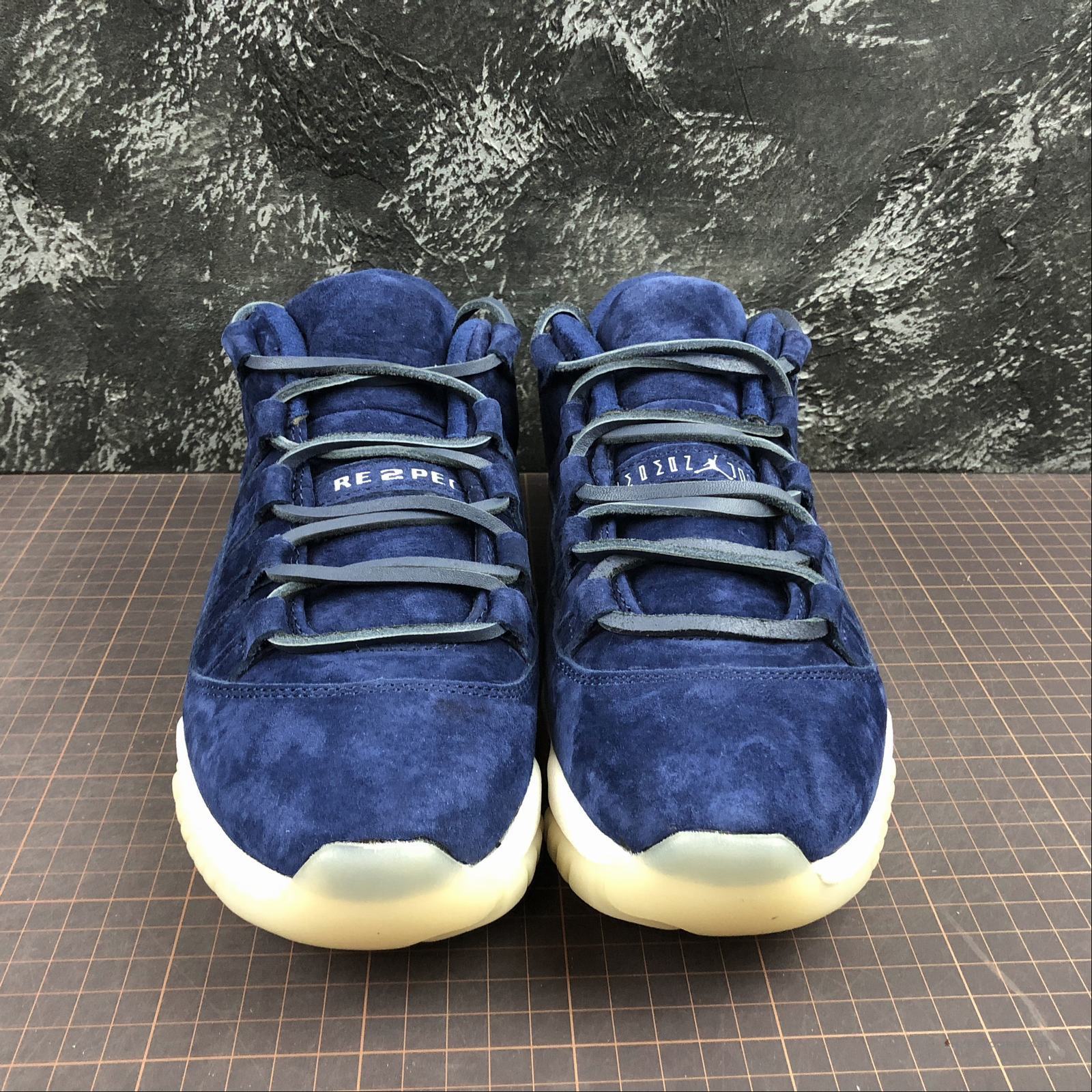 Air Jordan 11 Low 'Velvet Midnight Navy'
