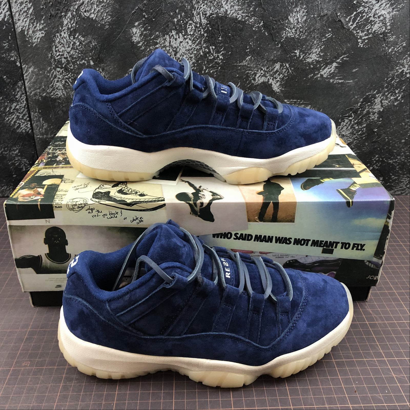 Air Jordan 11 Low 'Velvet Midnight Navy'