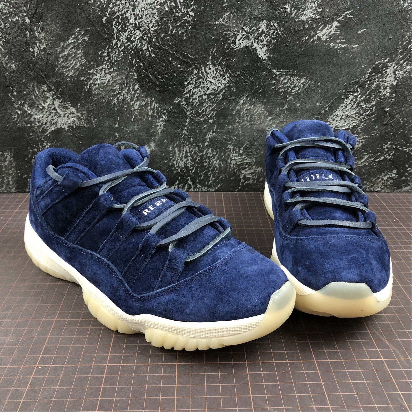 Air Jordan 11 Low 'Velvet Midnight Navy'