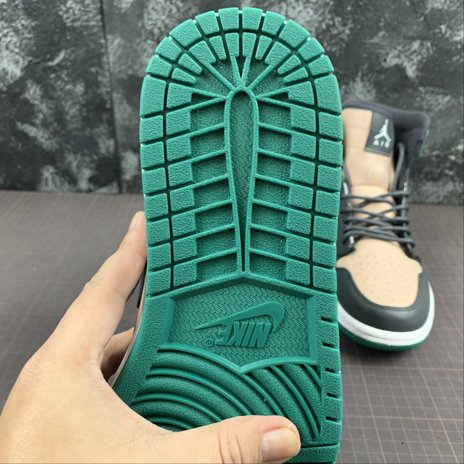 Air Jordan 1 Ret Hi Prem 'Bio Beige'