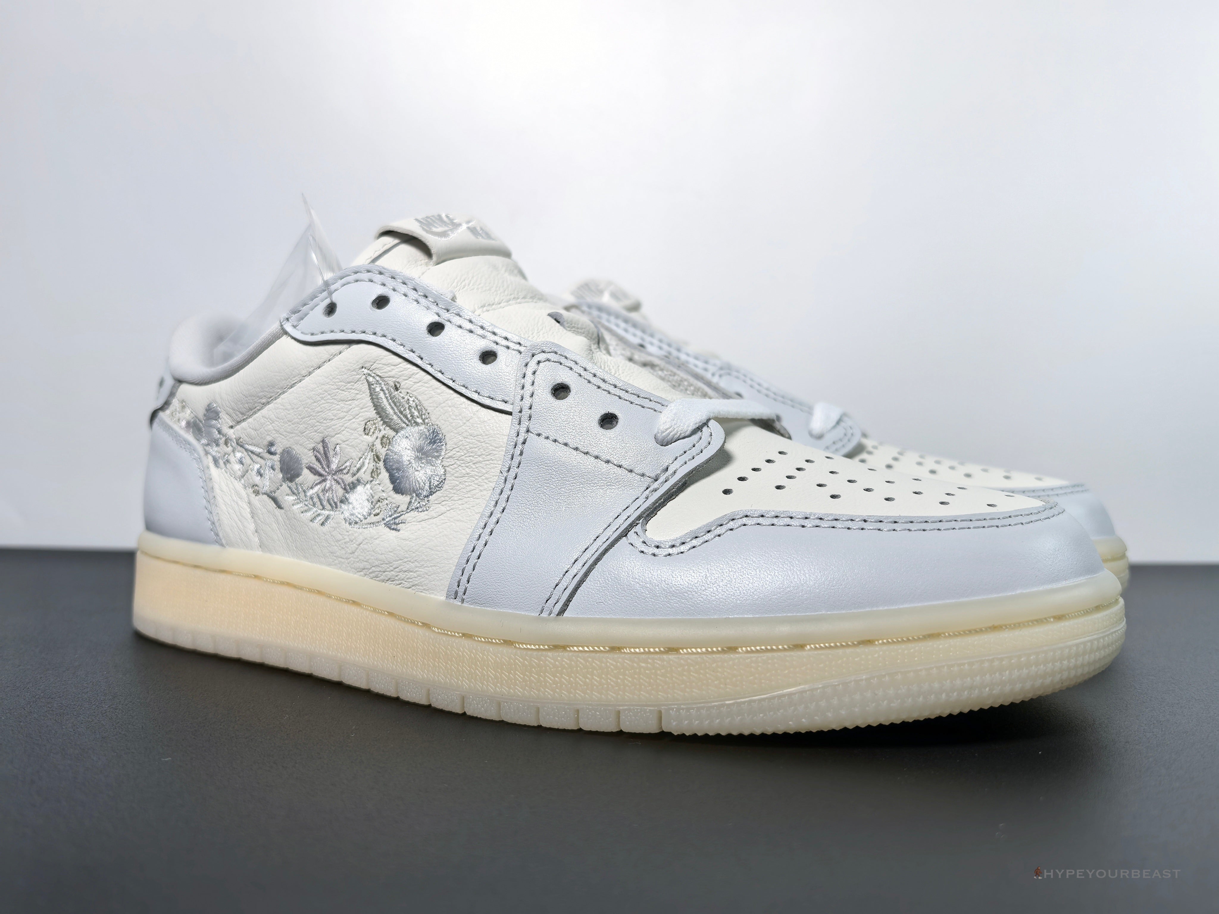 Jordan 1 Retro Low OG 'Rabbit Floral Swoosh'