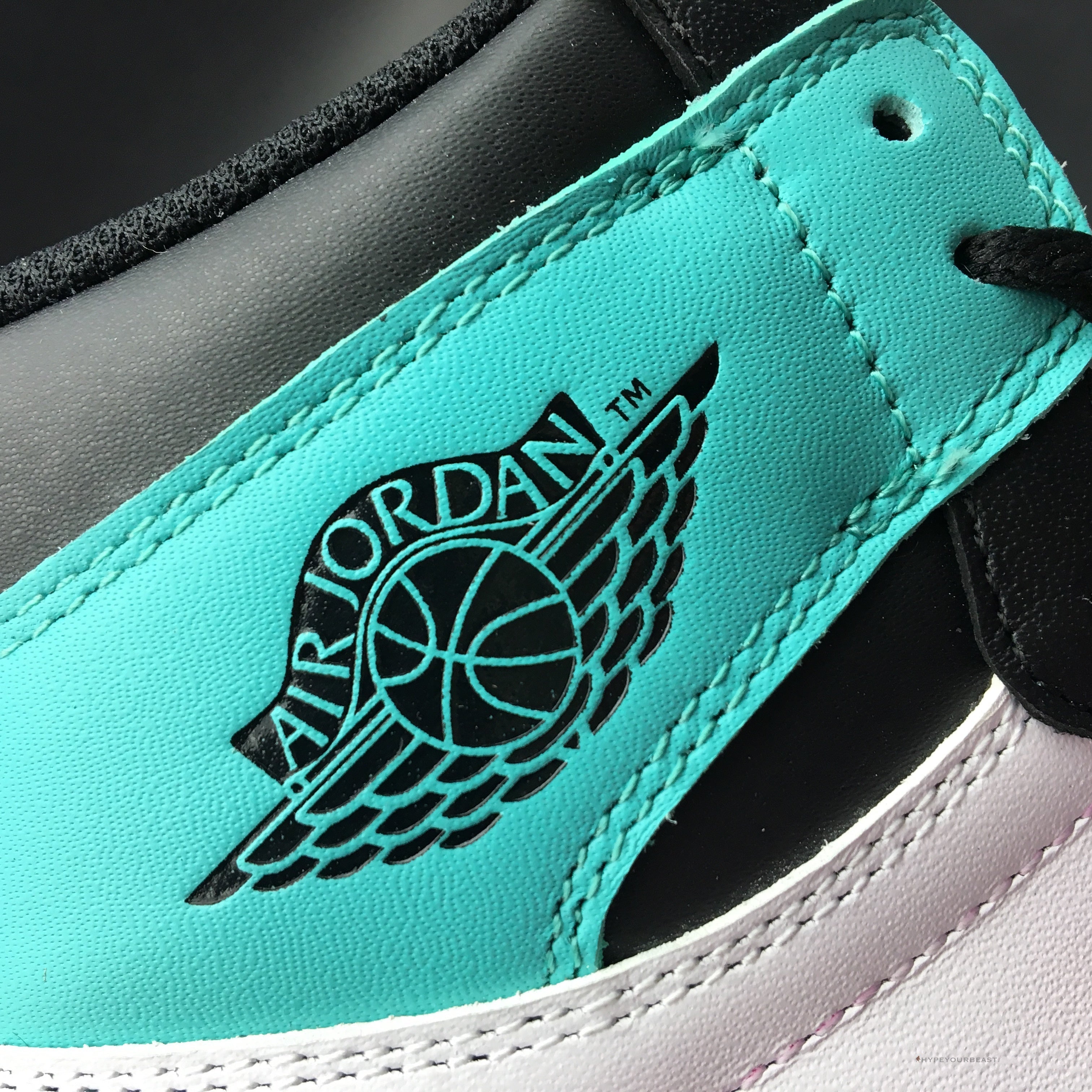 Air Jordan 1 High Igloo