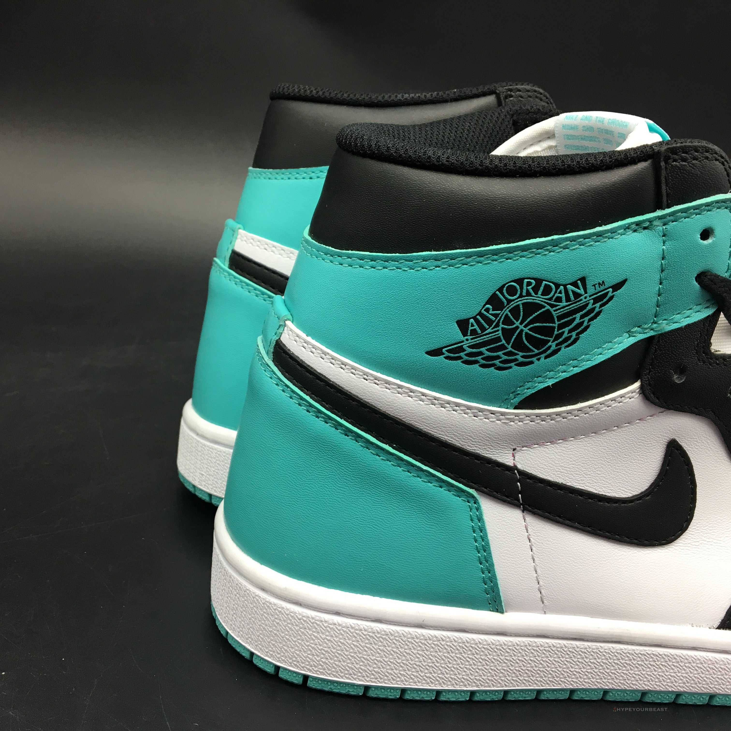 Air Jordan 1 High Igloo