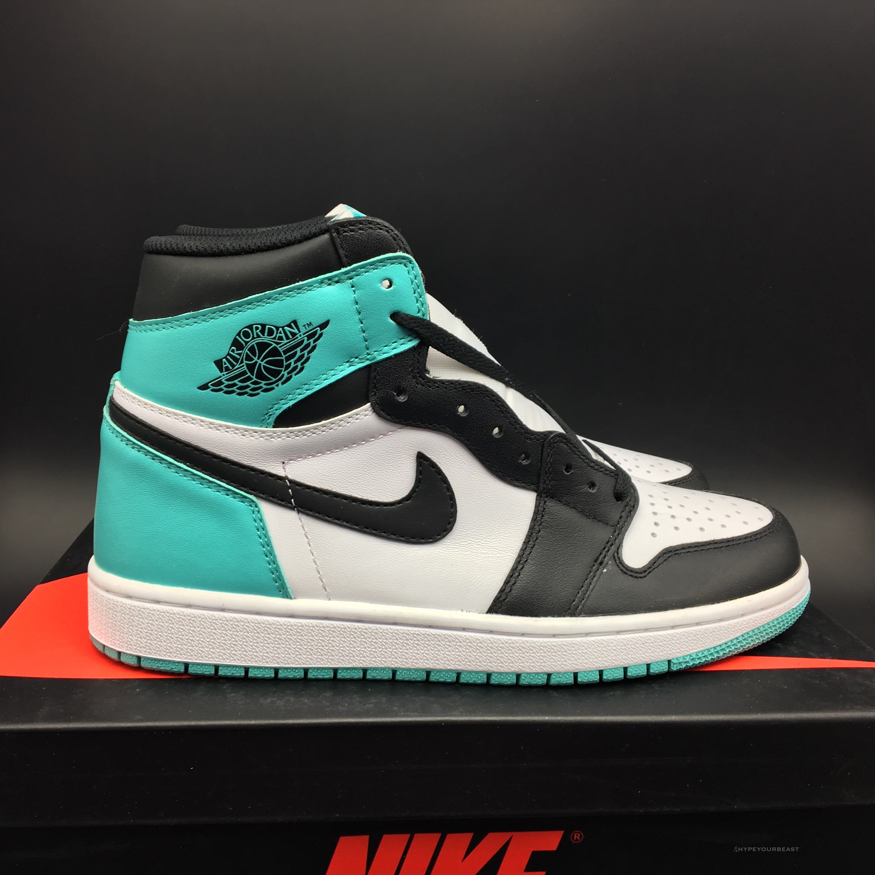 Air Jordan 1 High Igloo