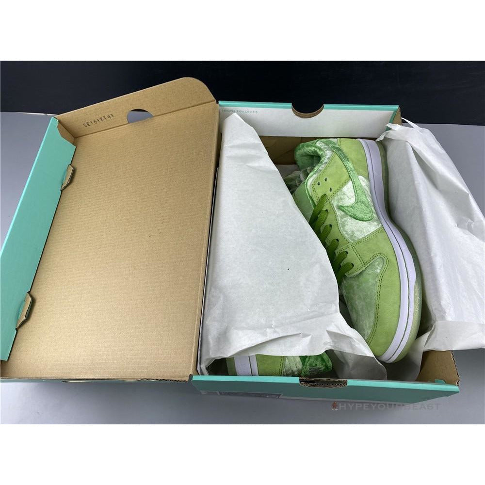 Nike SB Dunk Low 'Strange Love Green'