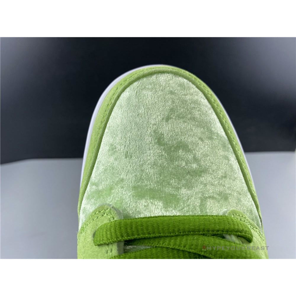 Nike SB Dunk Low 'Strange Love Green'