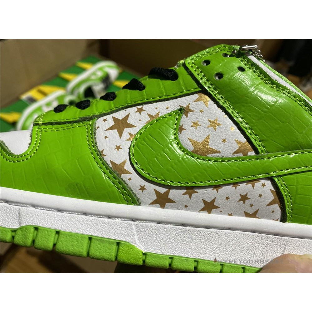 Nike SB Dunk Low Supreme Mean Green
