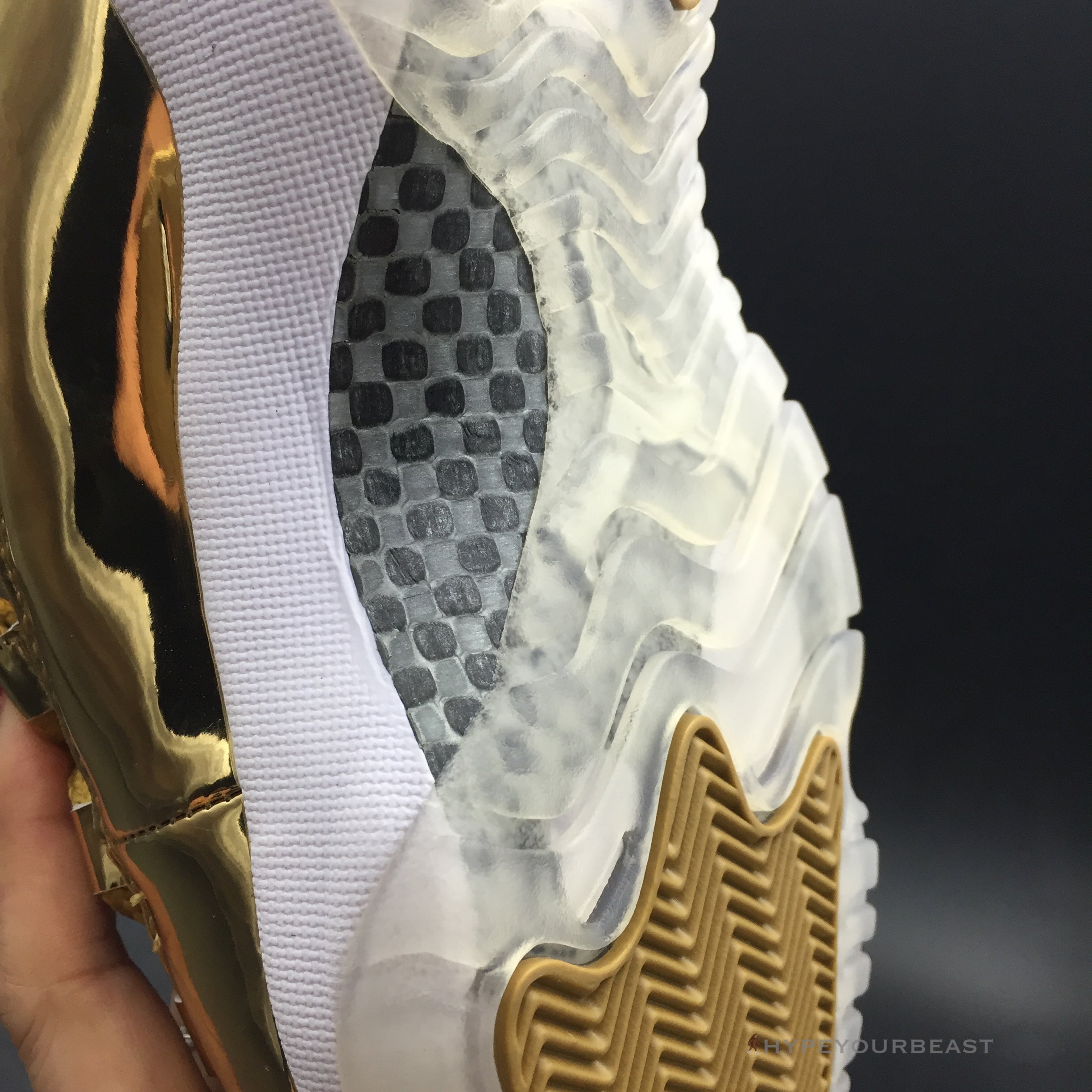 Air Jordan 11 Metallic Gold