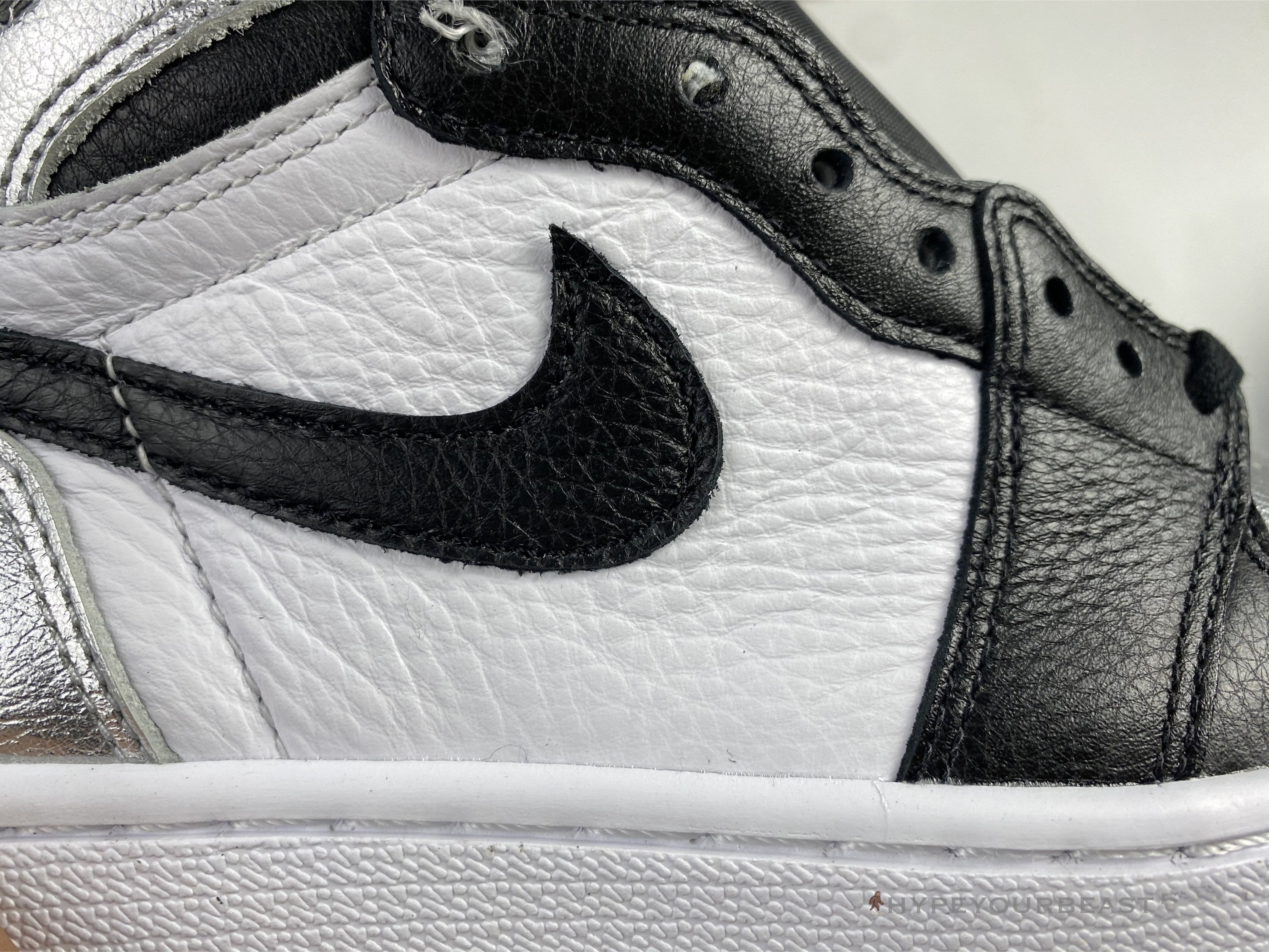 Air Jordan 1 Retro High Silver Toe