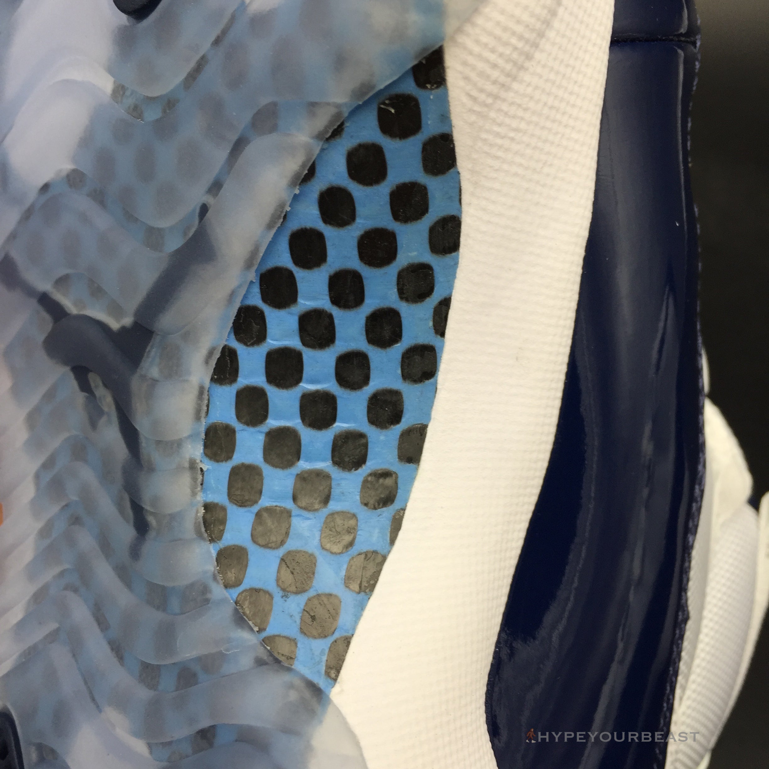 Air Jordan 11 Retro Pantone