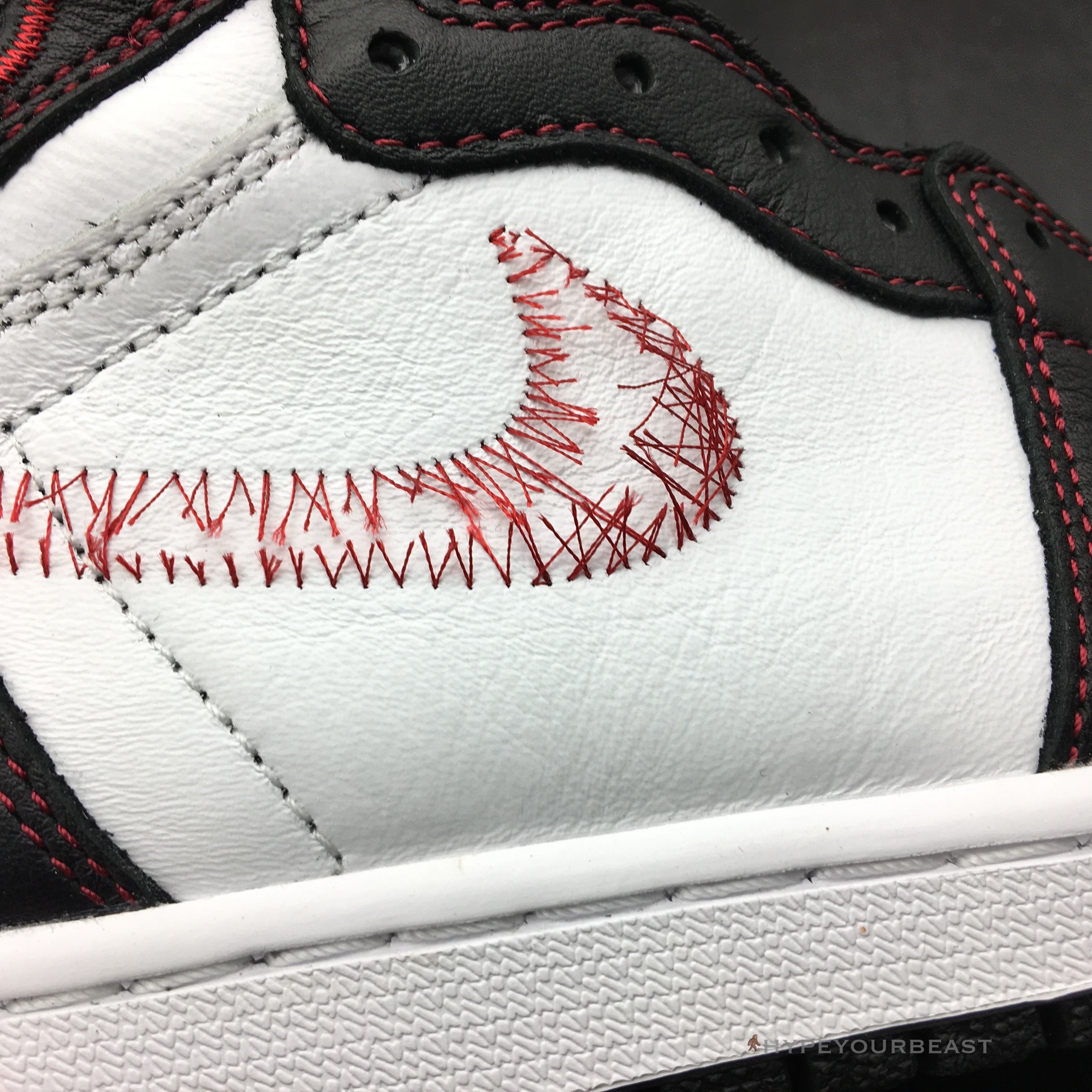 Air Jordan 1 Retro High Defiant White Retro Red