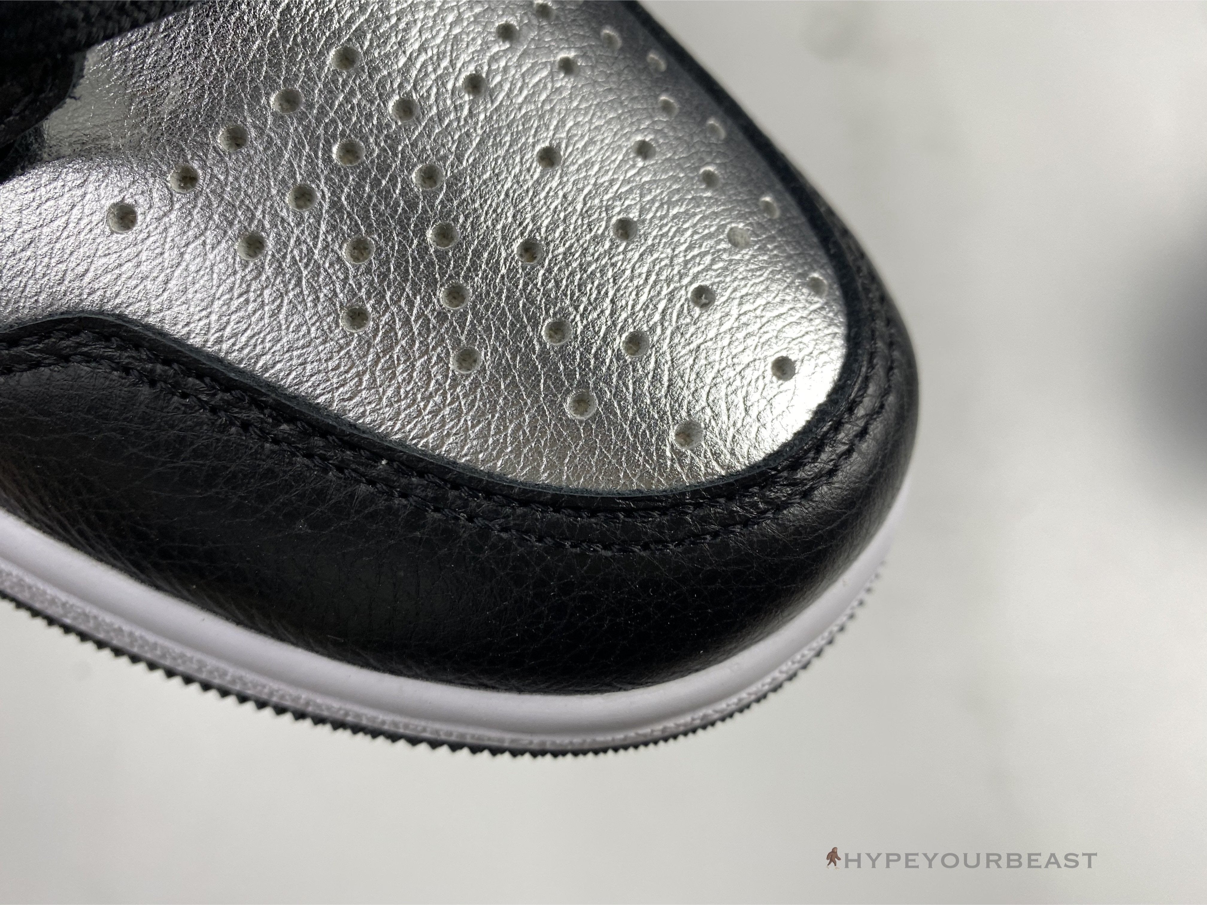 Air Jordan 1 Retro High Silver Toe