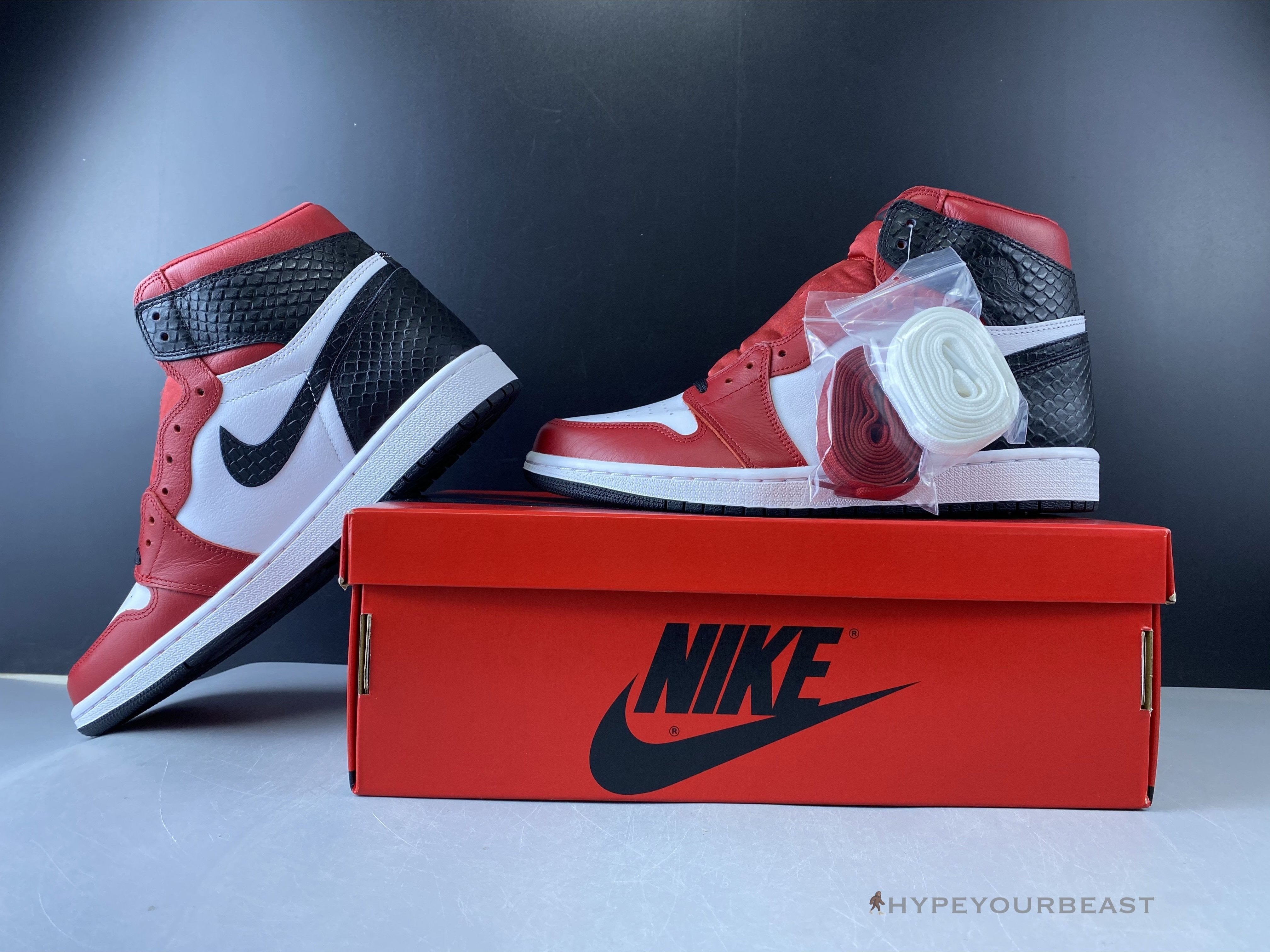 Air Jordan 1 Retro High Snake Chicago Satin