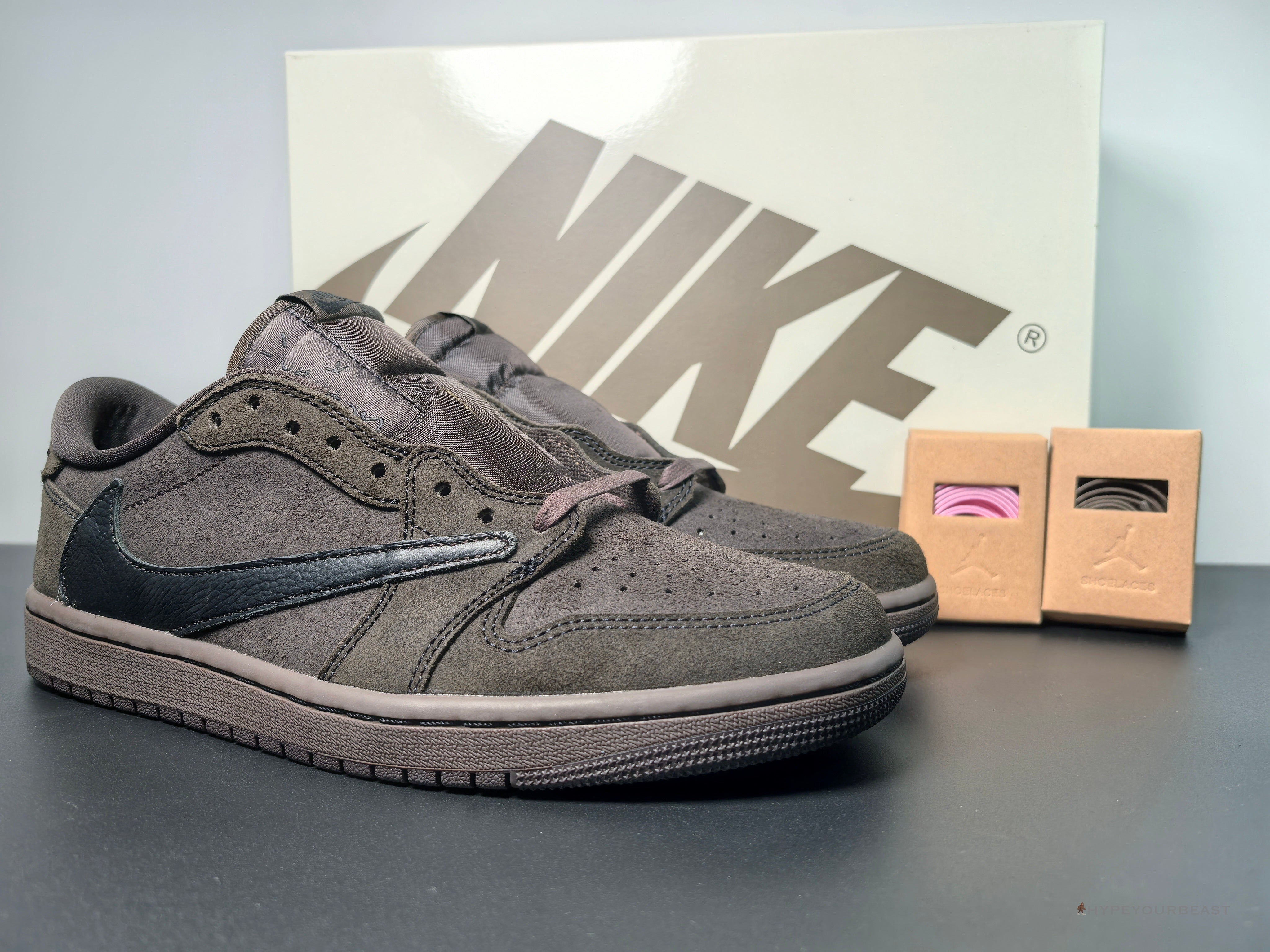 Air Jordan 1 x Travis Scott 'Velvet Brown'
