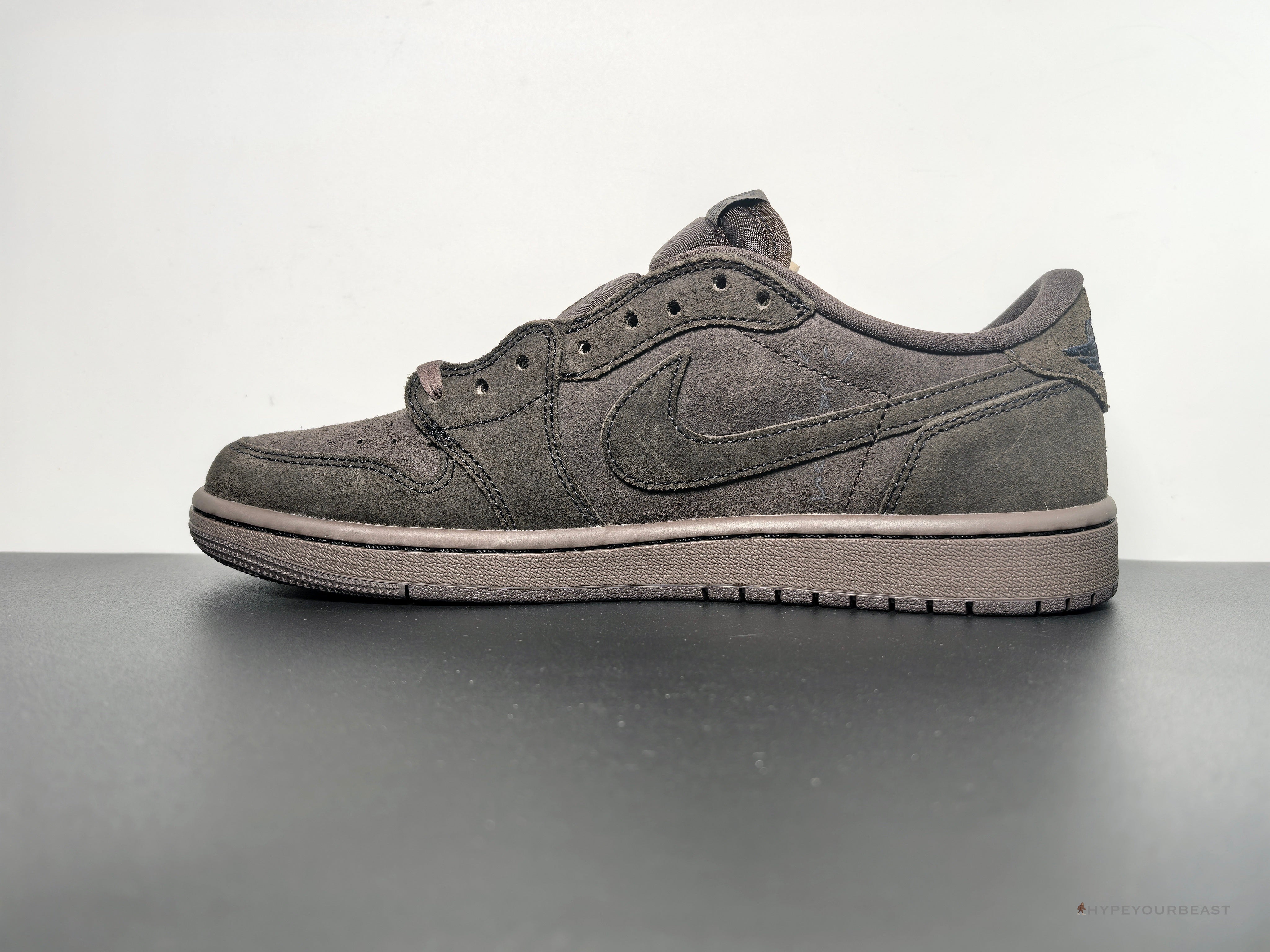 Air Jordan 1 x Travis Scott 'Velvet Brown'