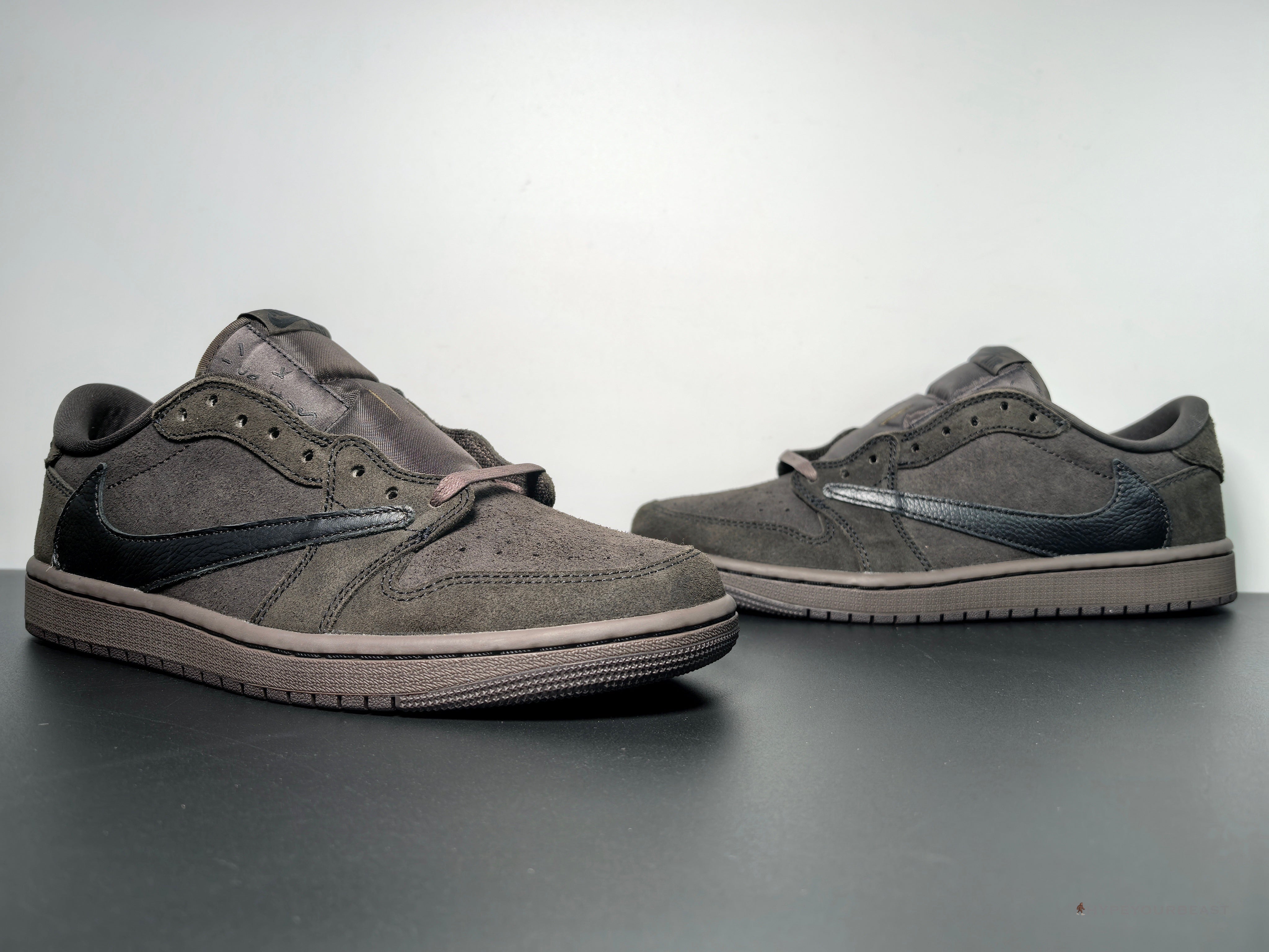 Air Jordan 1 x Travis Scott 'Velvet Brown'