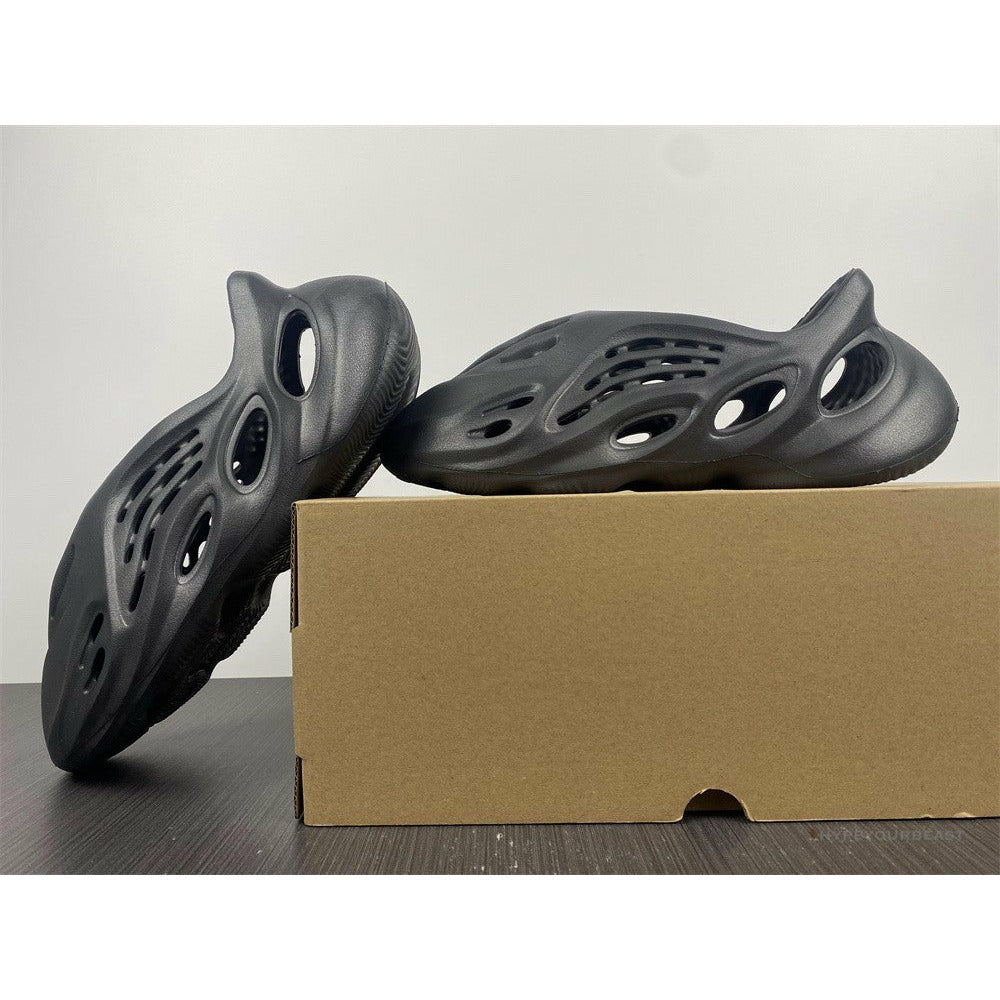 Yeezy Foam RNNR Onyx
