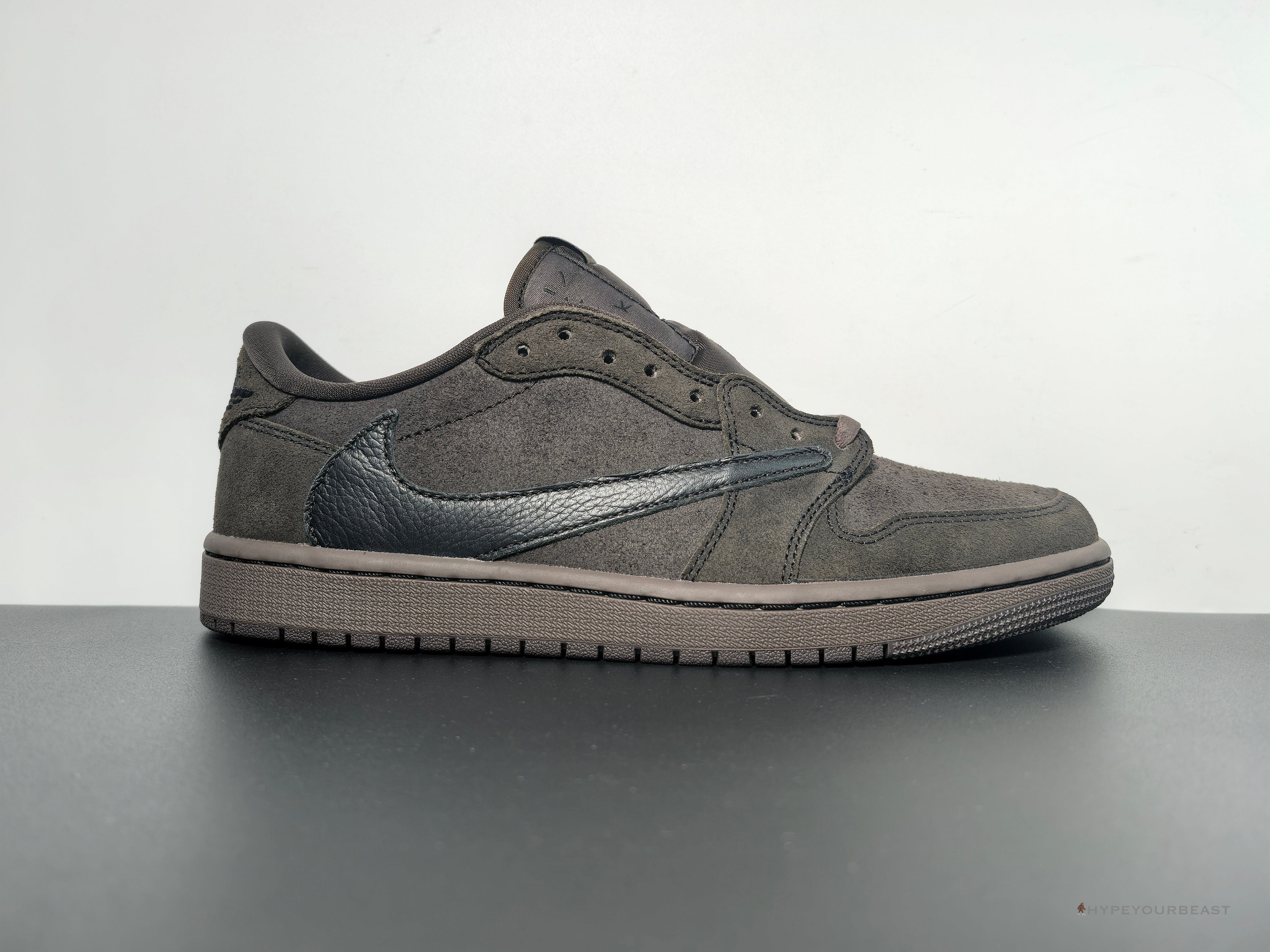 Air Jordan 1 x Travis Scott 'Velvet Brown'