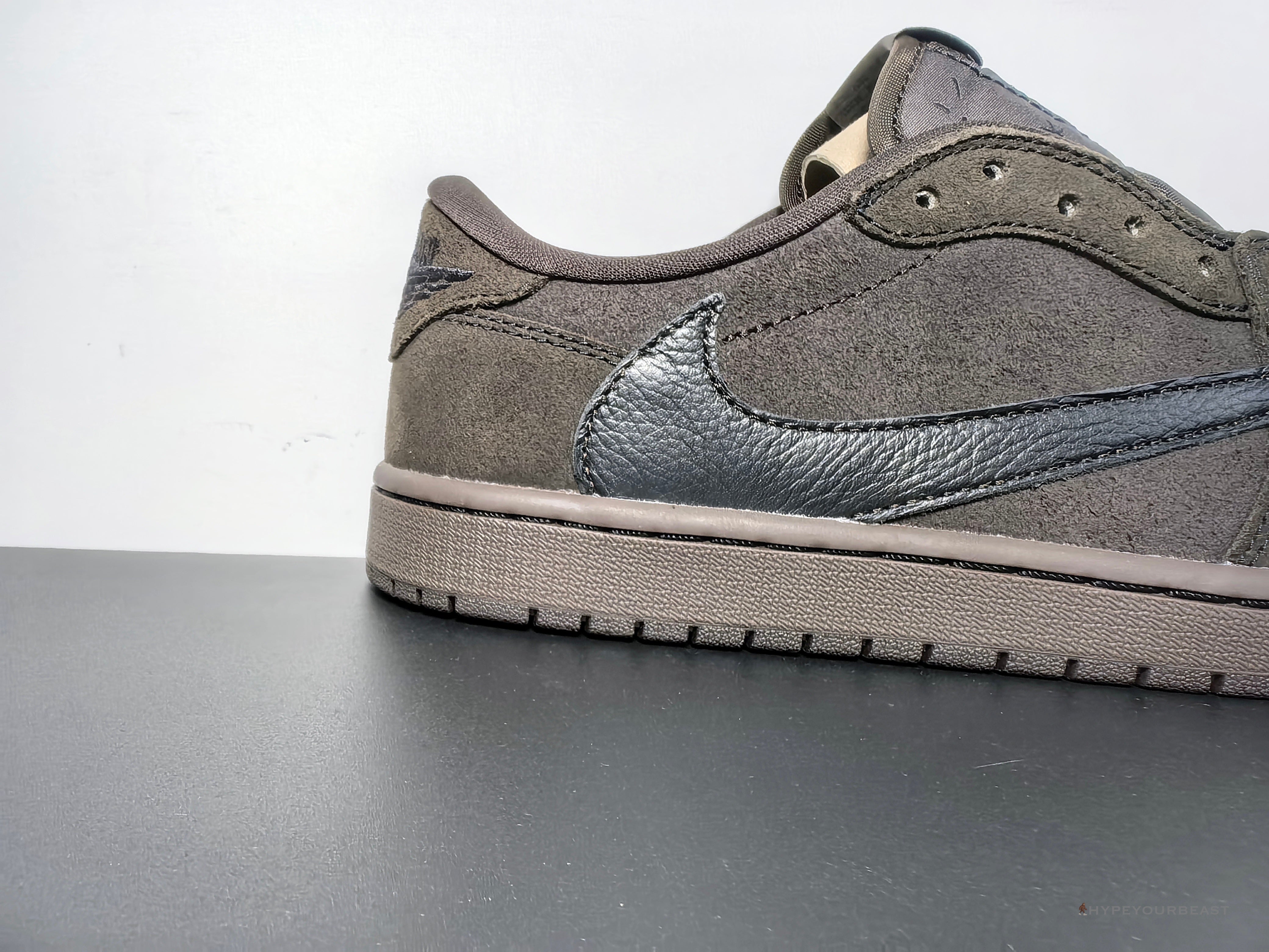Air Jordan 1 x Travis Scott 'Velvet Brown'
