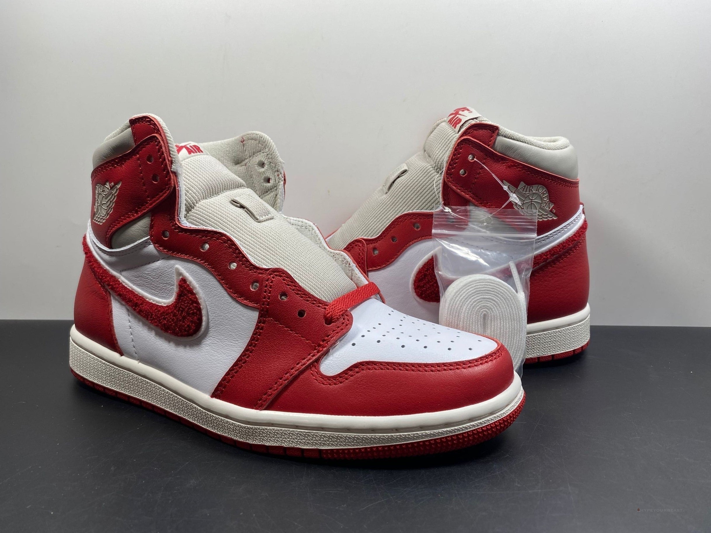 Air Jordan 1 Retro OG 'Varsity Red'