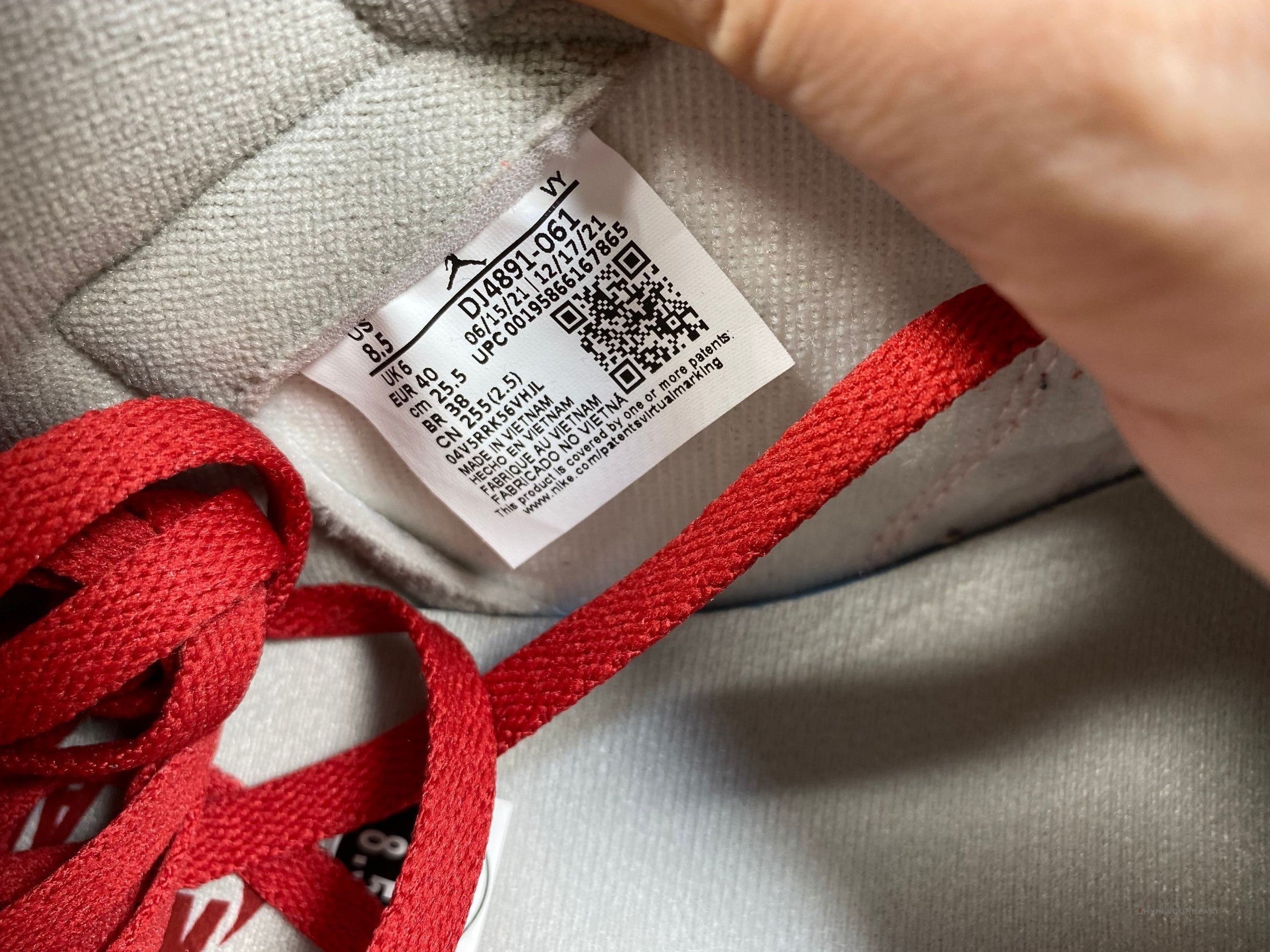 Air Jordan 1 Retro OG 'Varsity Red'