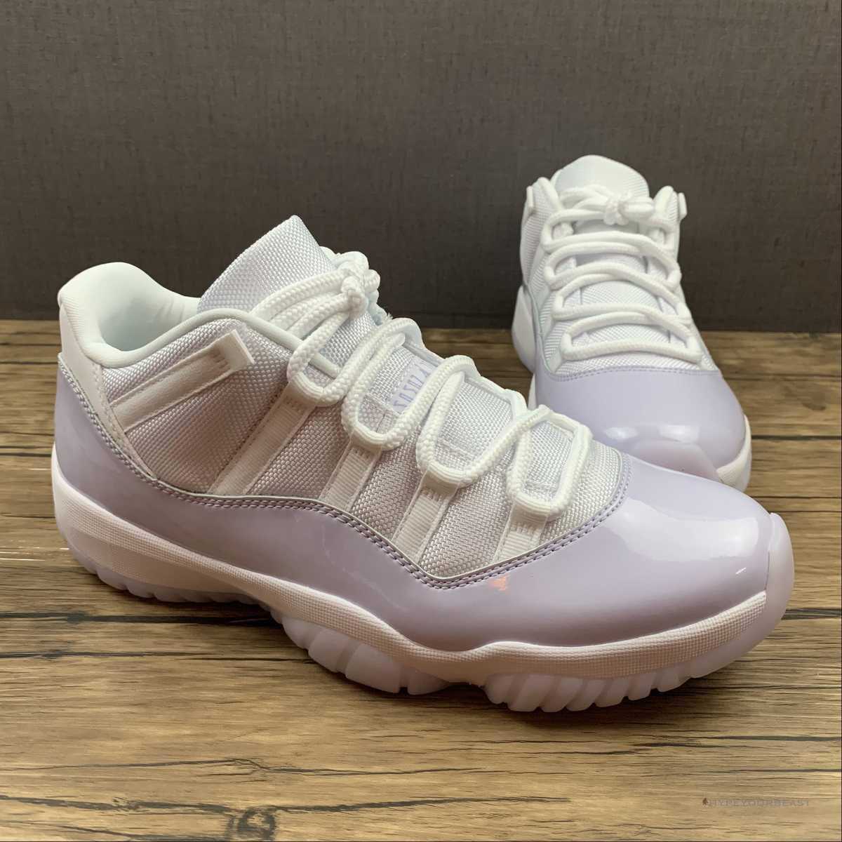 Air Jordan 11 Low 'Pure Velvet'