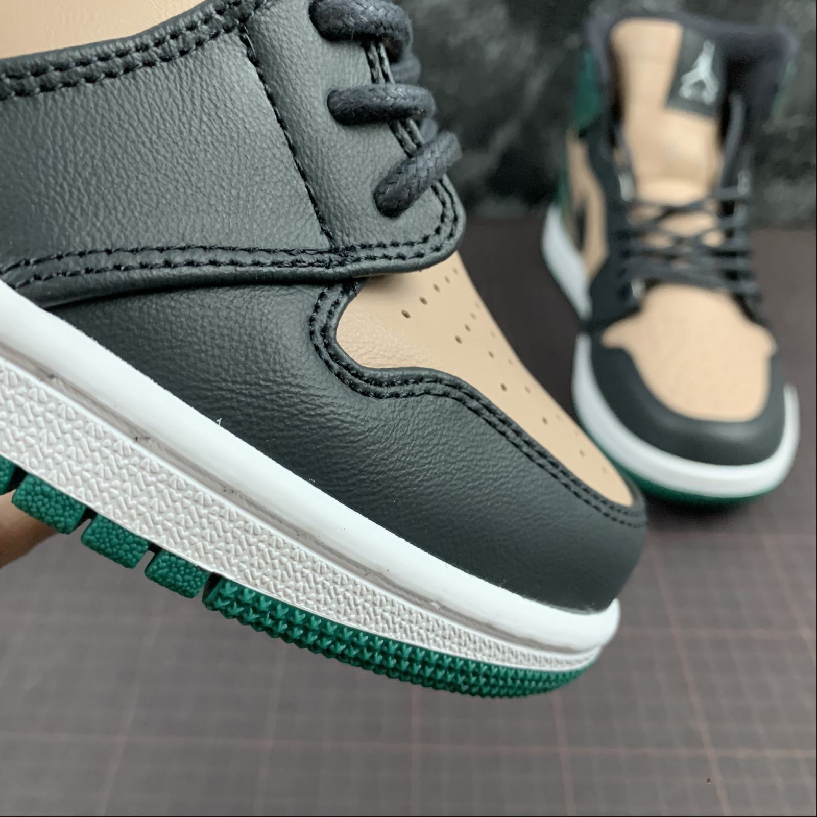 Air Jordan 1 Ret Hi Prem 'Bio Beige'