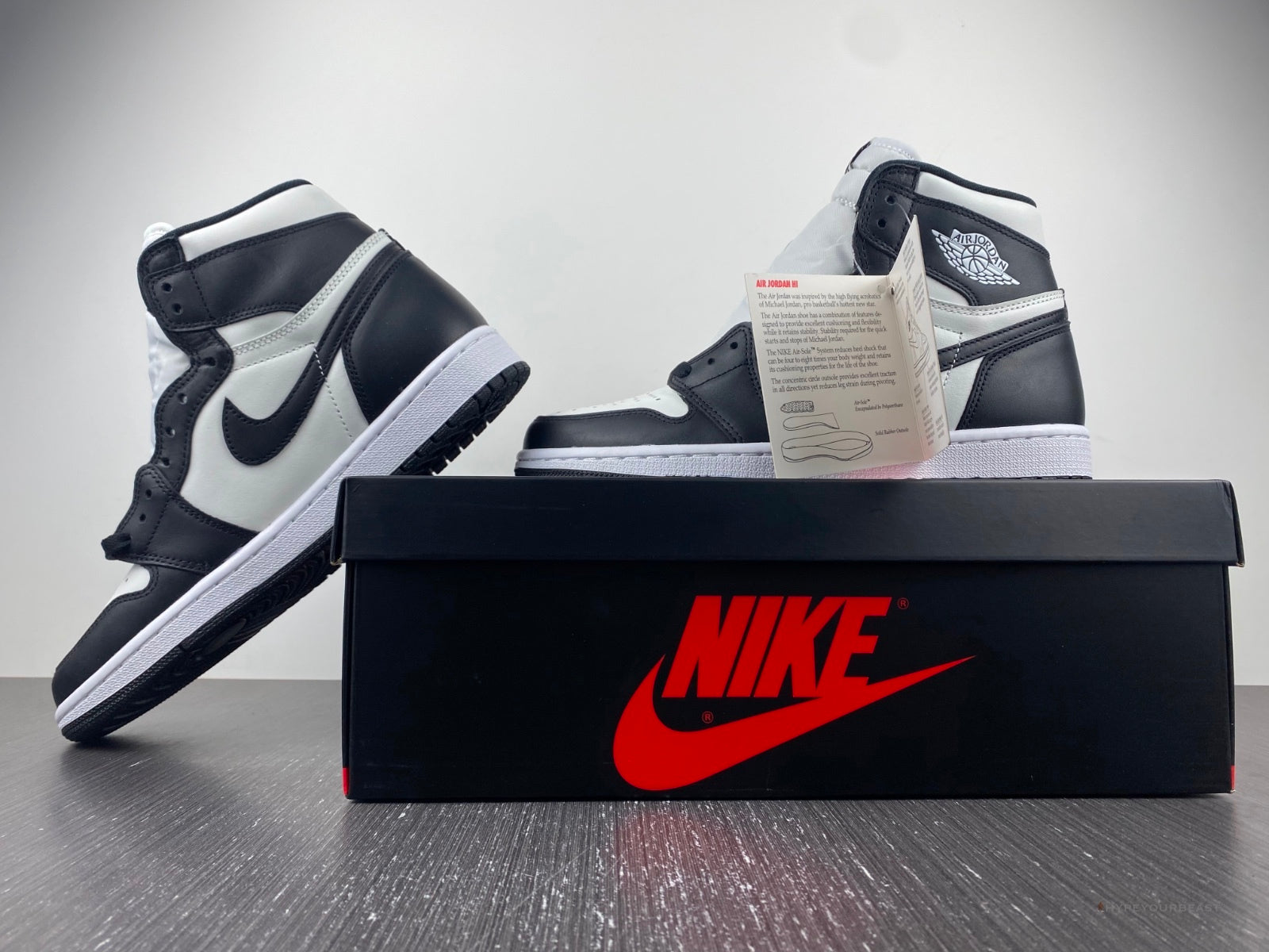 Air Jordan 1 Retro High 85 'Black White (2023)'