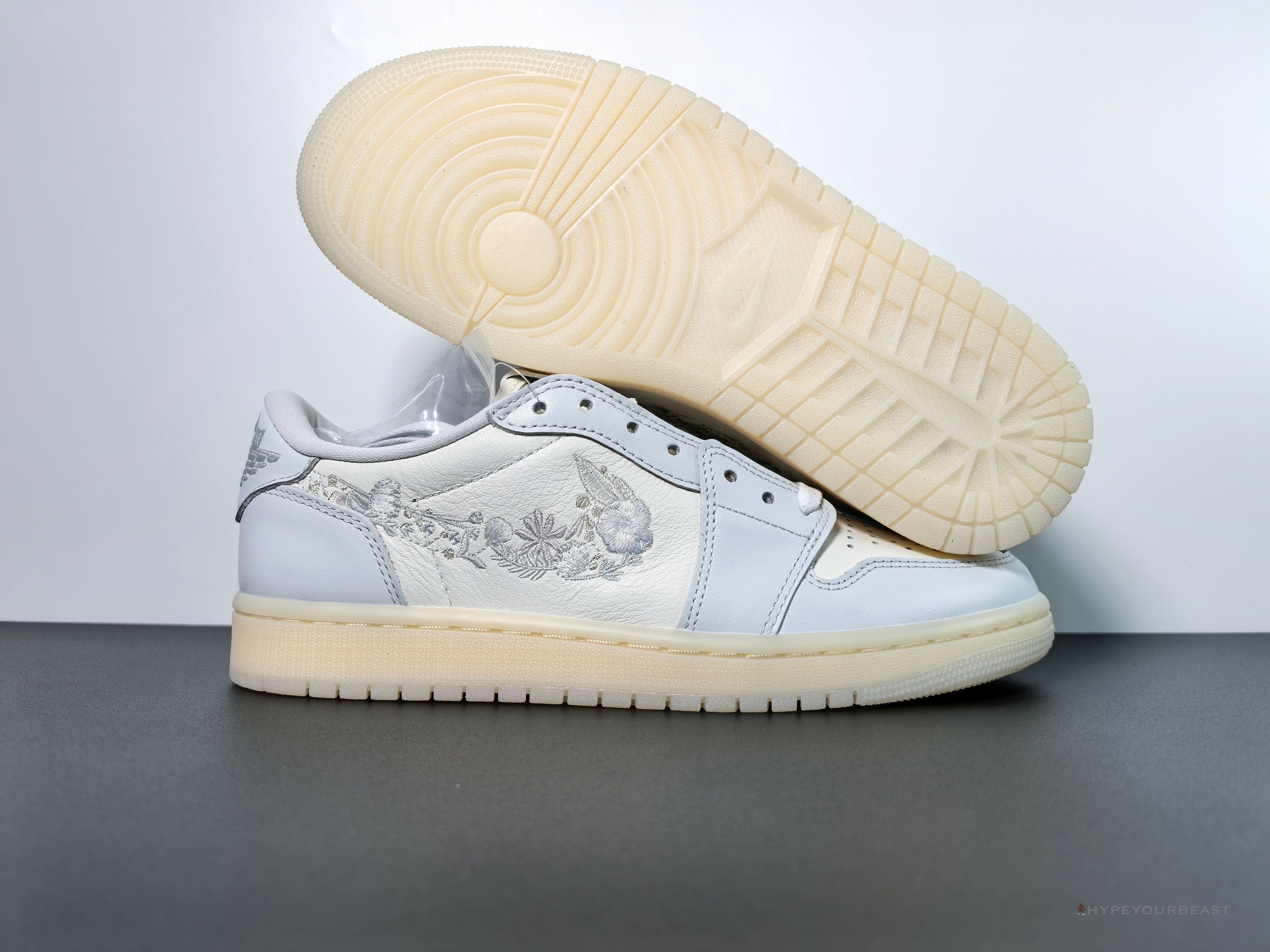 Jordan 1 Retro Low OG 'Rabbit Floral Swoosh'