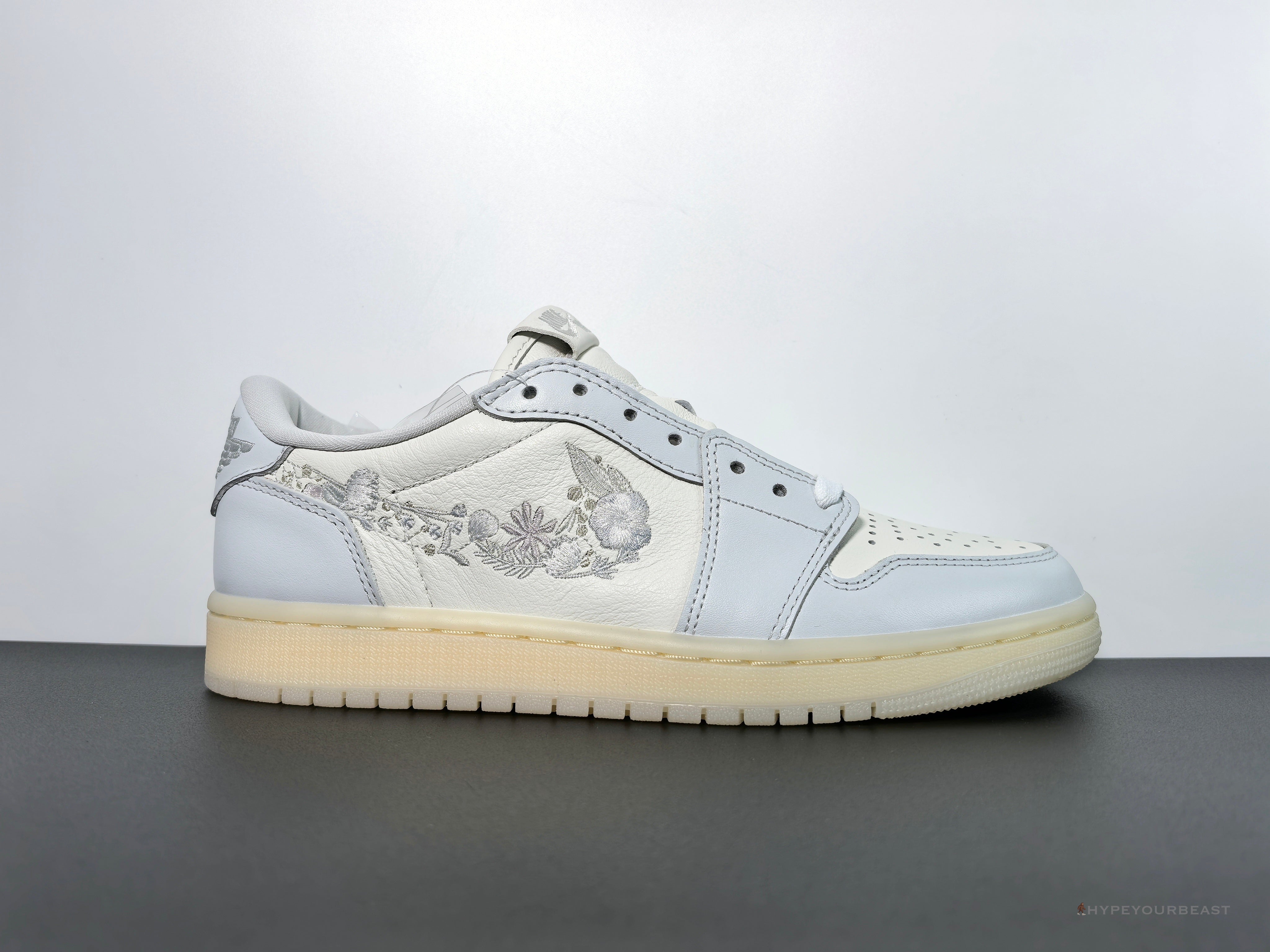 Jordan 1 Retro Low OG 'Rabbit Floral Swoosh'