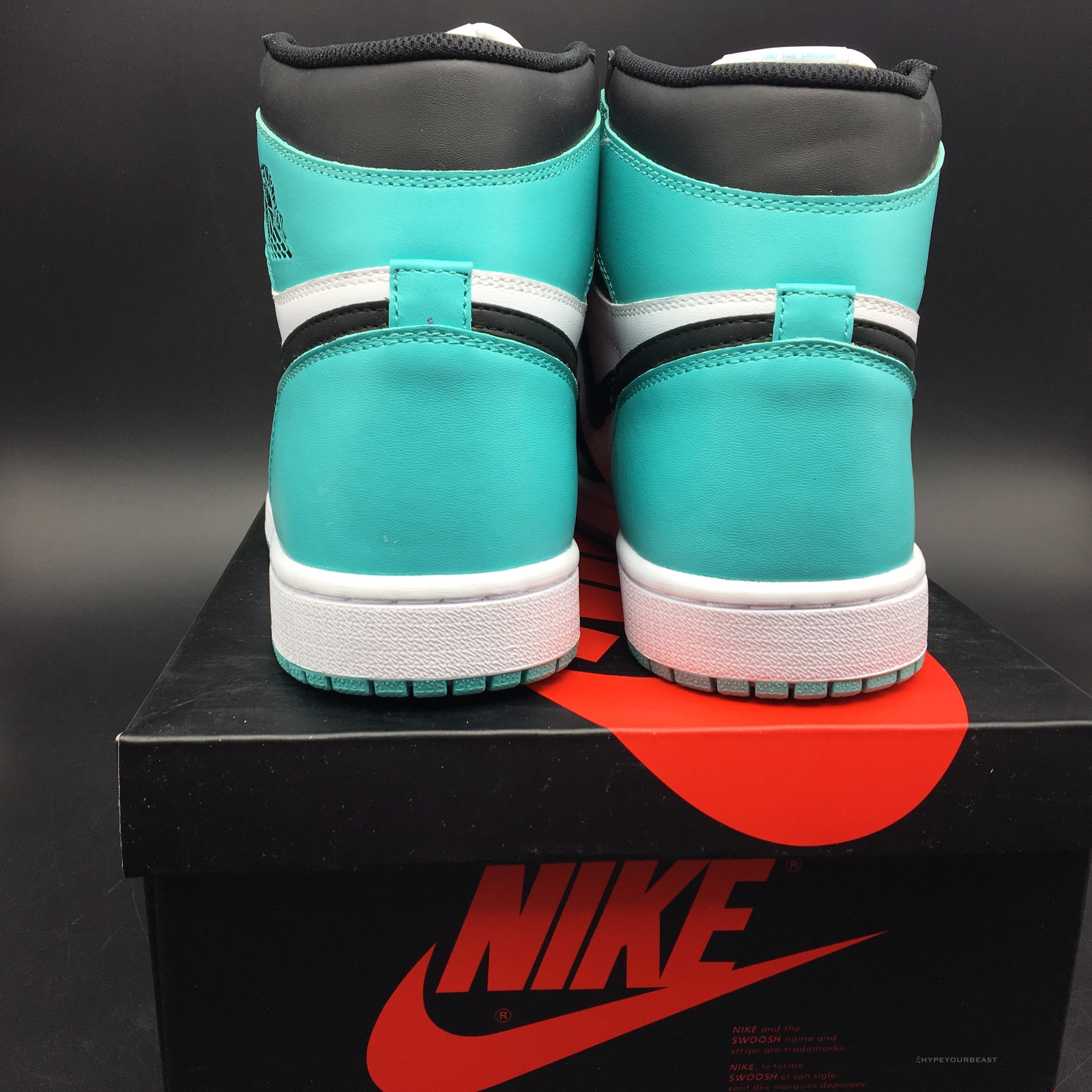 Air Jordan 1 High Igloo