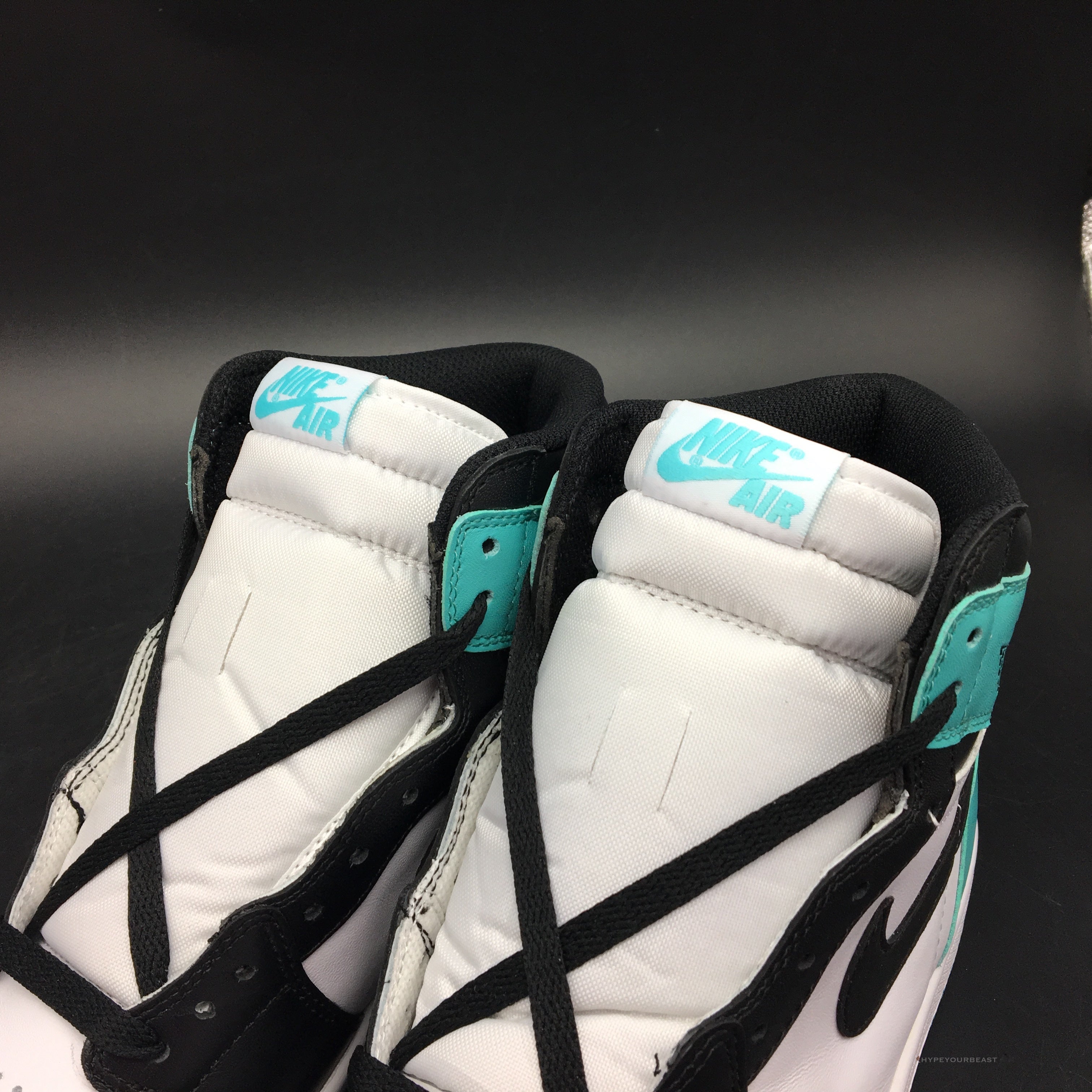 Air Jordan 1 High Igloo