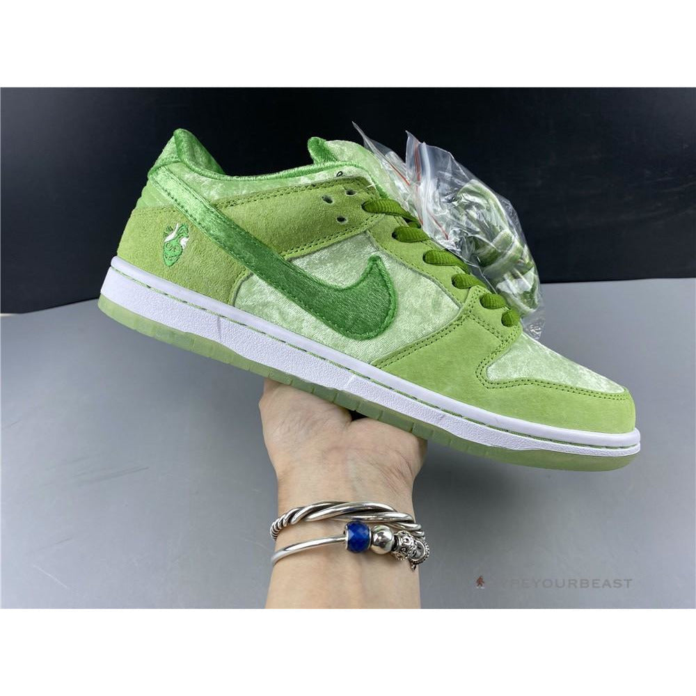 Nike SB Dunk Low 'Strange Love Green'