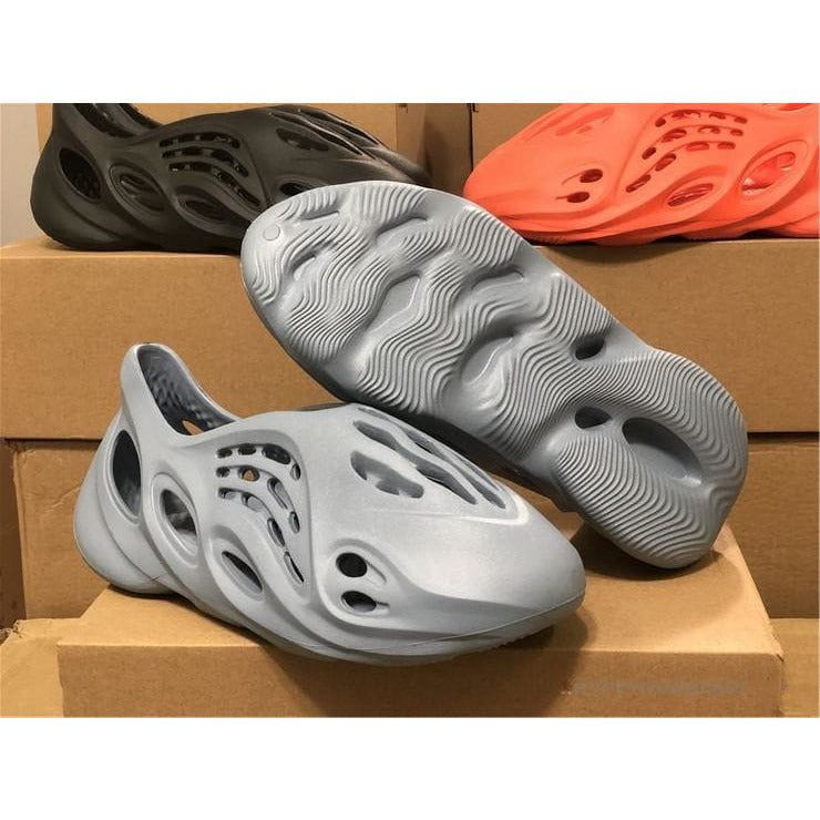 Yeezy Foam RNNR Grey